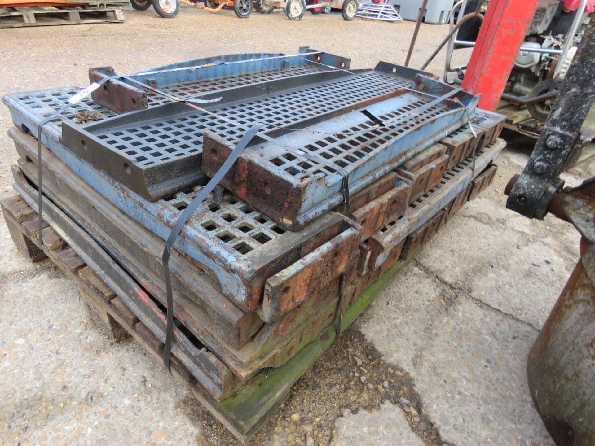 PALLET CONTAINING APPROX. 32 NO. DECORATIVE CAST IRON STEP TREADS, MAINLY 75CM X 19CM APPROX. - Image 2 of 3