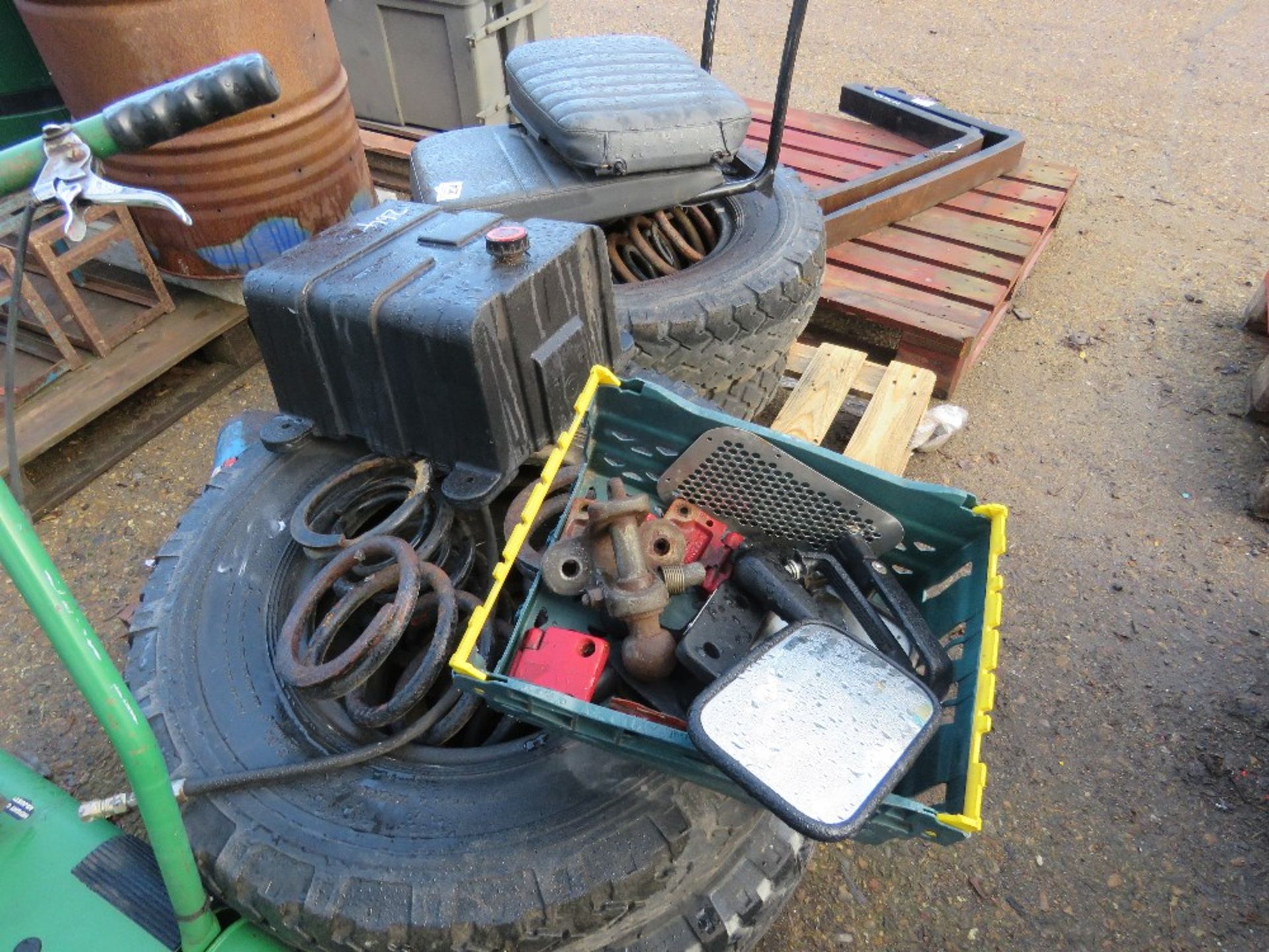 ASSORTED LANDROVER SPARES INCLUDING WHEELS, PLUS A HYDRAULIC PUMP UNIT. THIS LOT IS SOLD UNDER T