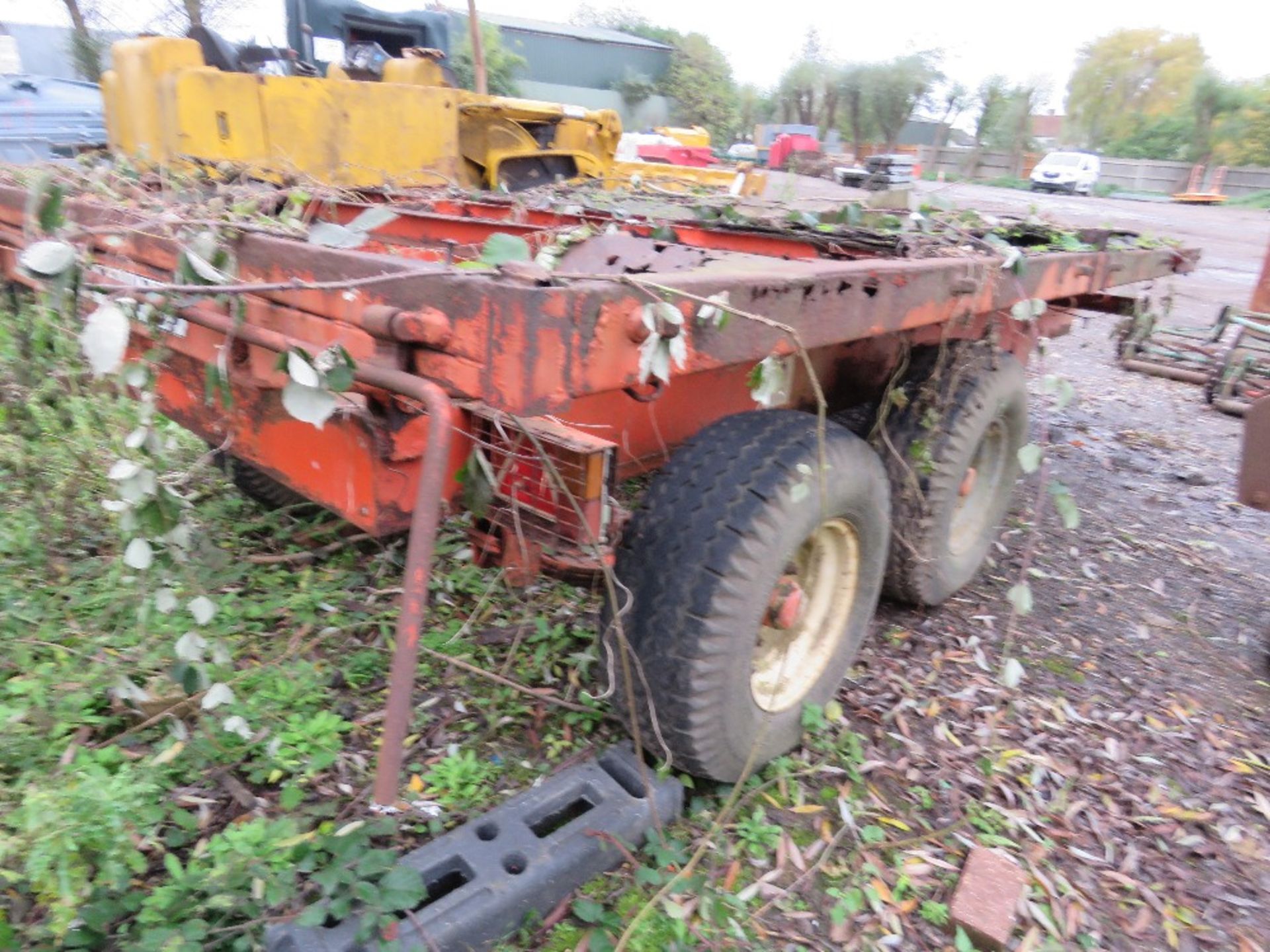 TWIN AXLED TIPPING TRAILER CHASSIS. DIRECT FROM LOCAL SMALLHOLDING. THIS LOT IS SOLD UNDER THE AU - Image 4 of 9