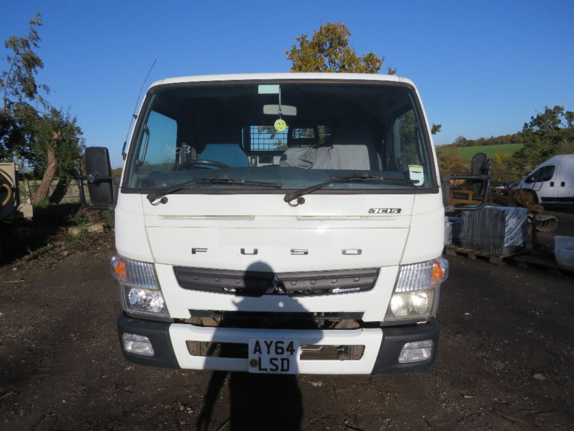 MITSUBISHI FUSO AUTOMATIC BEAVERTAIL PLANT LORRY REG: AY64 LSD. FIRST REGISTERED 25/09/14. WITH FUL - Image 2 of 12