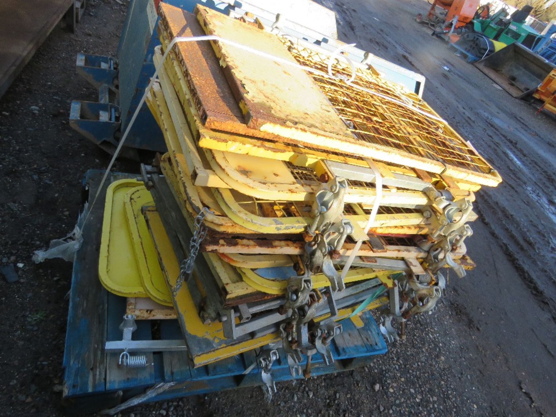 PALLET CONTAINING APPROXIMATELY 28NO SCAFFOLD SAFETY DOORS. THIS LOT IS SOLD UNDER THE AUCTIONEER - Image 4 of 4