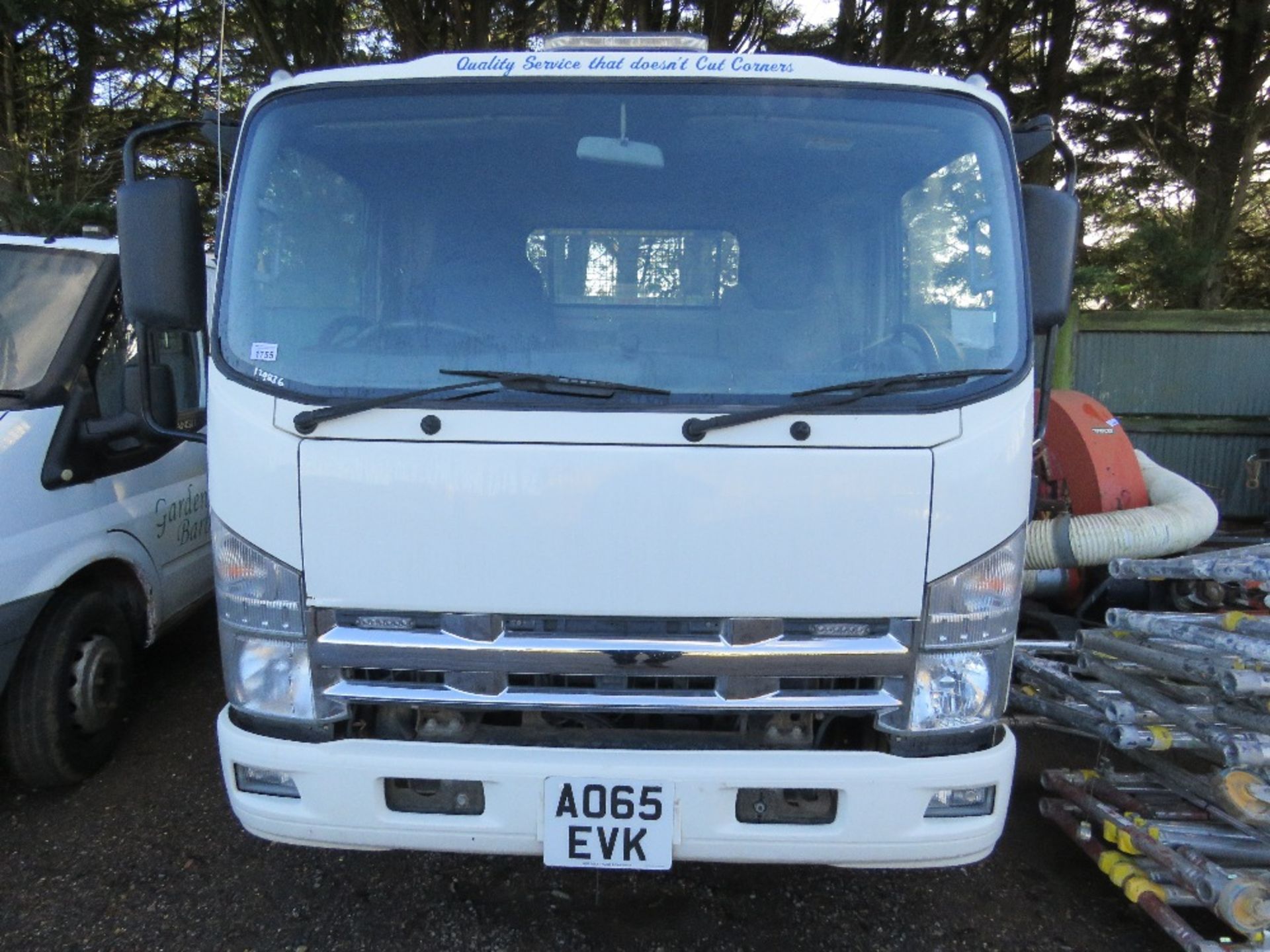 ISUZU N2R N75-150 7.5 TONNE SKIP LORRY REG: AO65 EVK. FIRST REGISTERED 12/11/2015 WITH V5. (CHECKED - Image 2 of 16