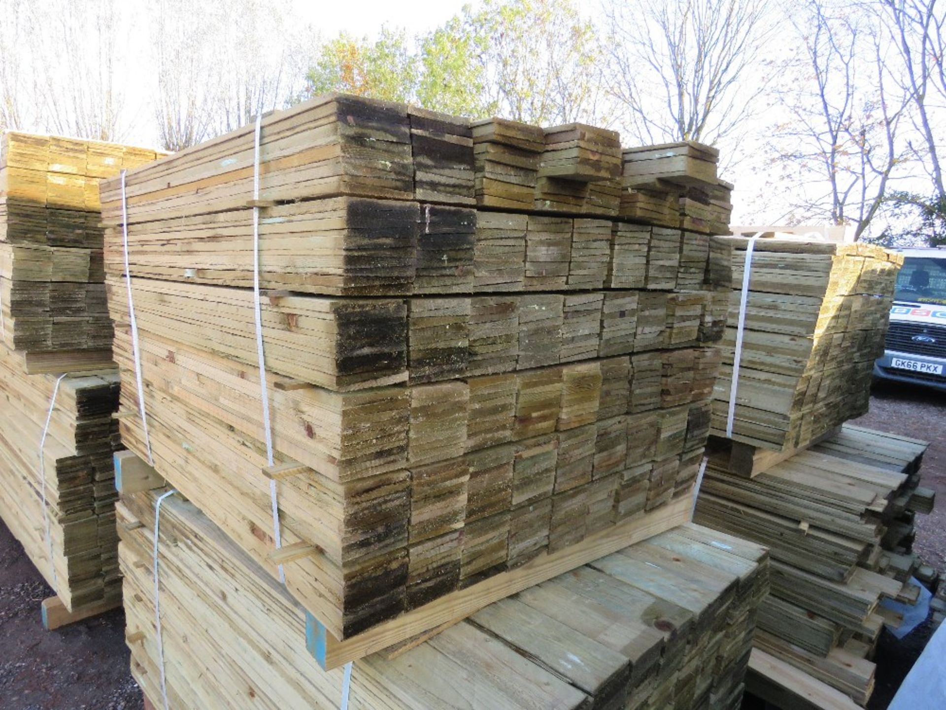 LARGE PACK OF PRESSURE TREATED FEATHER EDGE FENCE CLADDING TIMBER BOARDS. 1.20M LENGTH X 100MM WIDTH