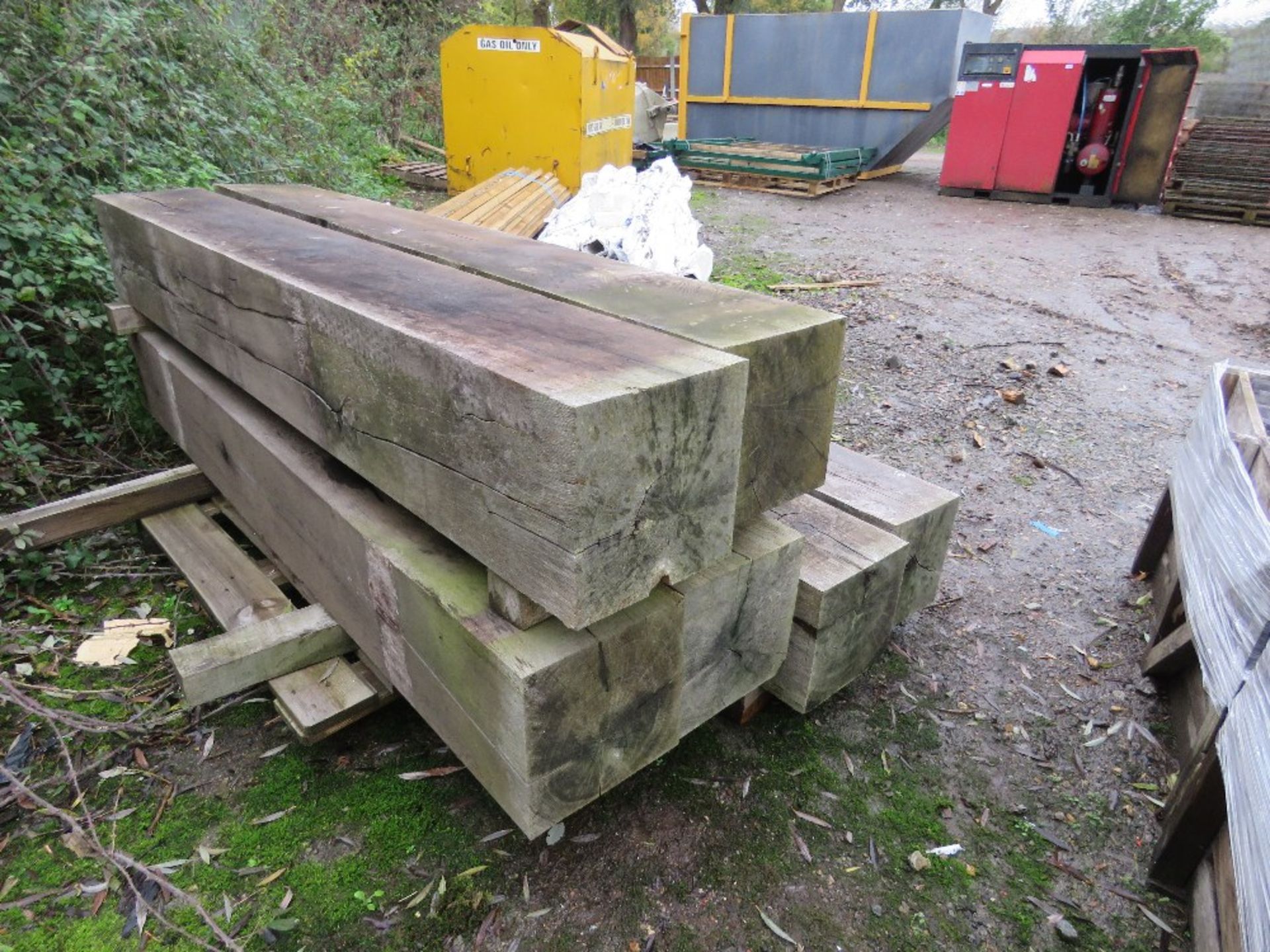 STACK OF 6NO HEAVY TIMBER POSTS, VERY HEAVY, POSSIBLY OAK. 20CM X 30CM X 2.26M LENGTH APPROX. IDEAL - Image 4 of 4