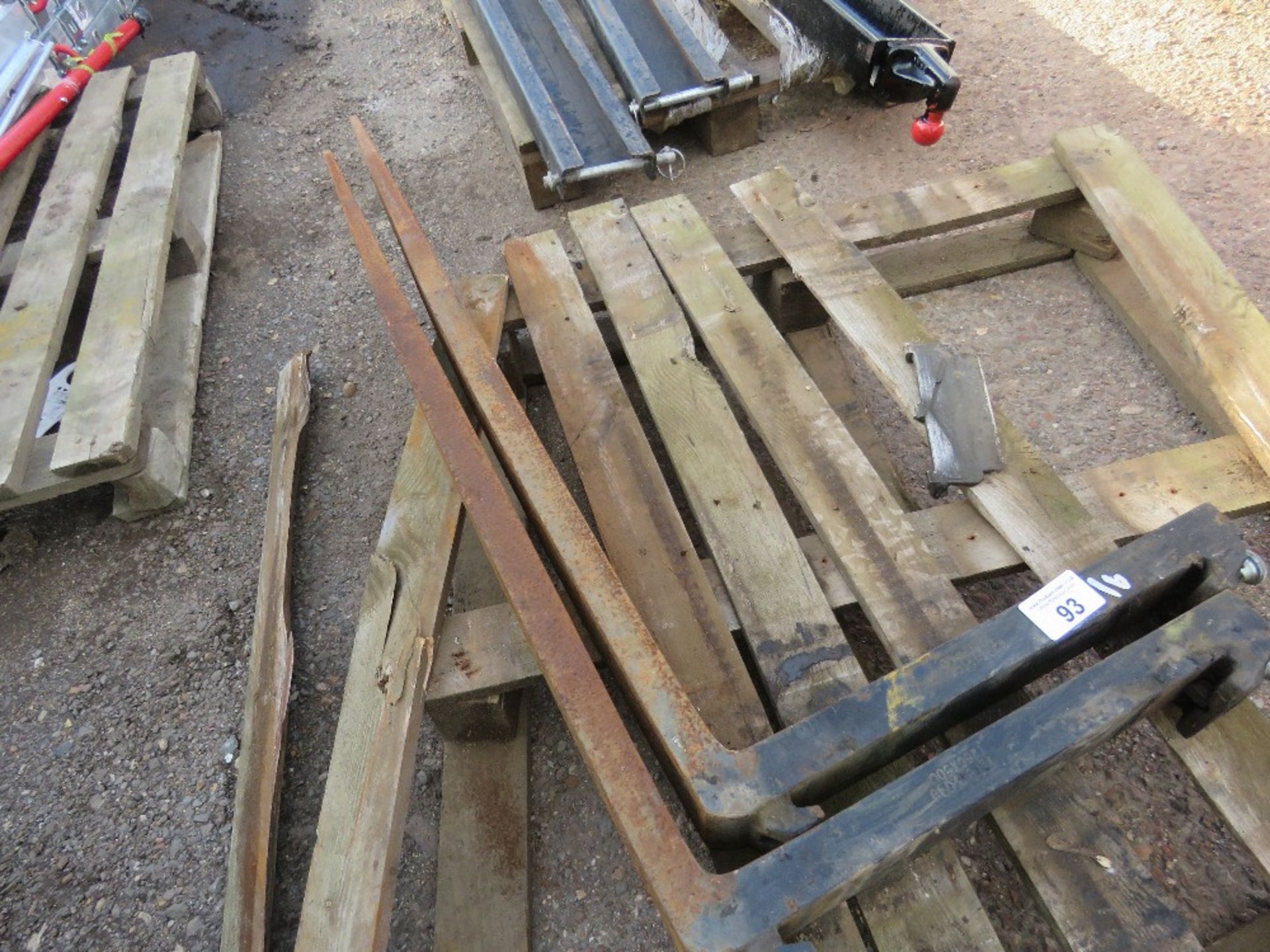 PAIR OF FORKLIFT TINES FOR 16" CARRIAGE. - Image 3 of 3