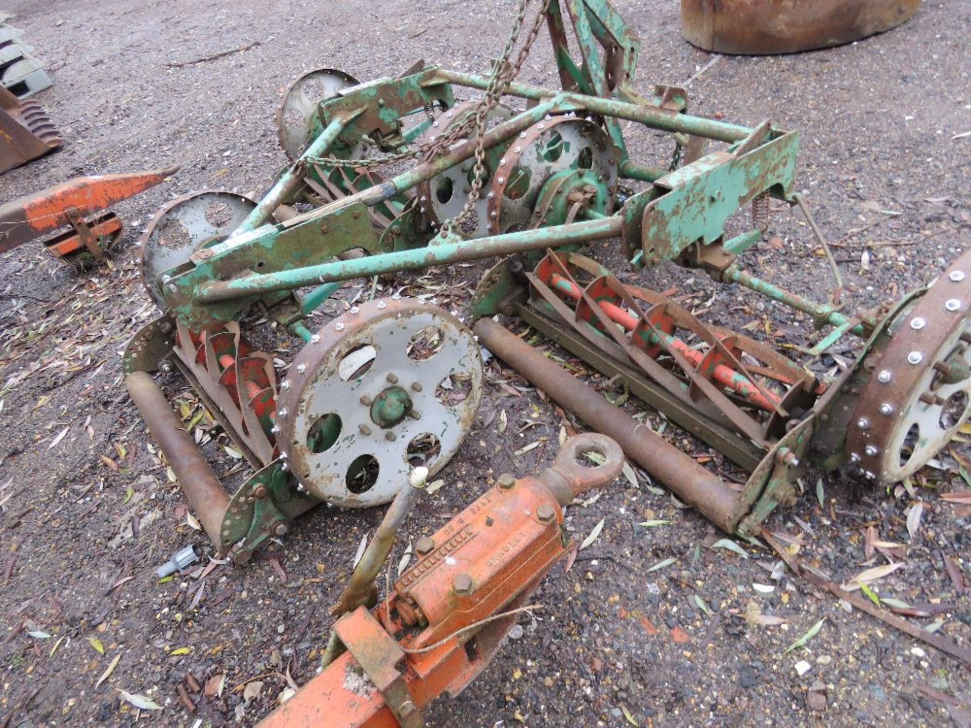 SET OF TRAILED WHEEL DRIVEN GANG MOWERS, TRACTOR MOUNTED. THIS LOT IS SOLD UNDER THE AUCTIONEERS
