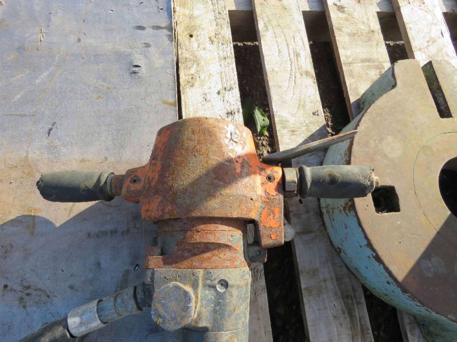 2 X HYDRAULIC BREAKER GUNS. - Image 5 of 7