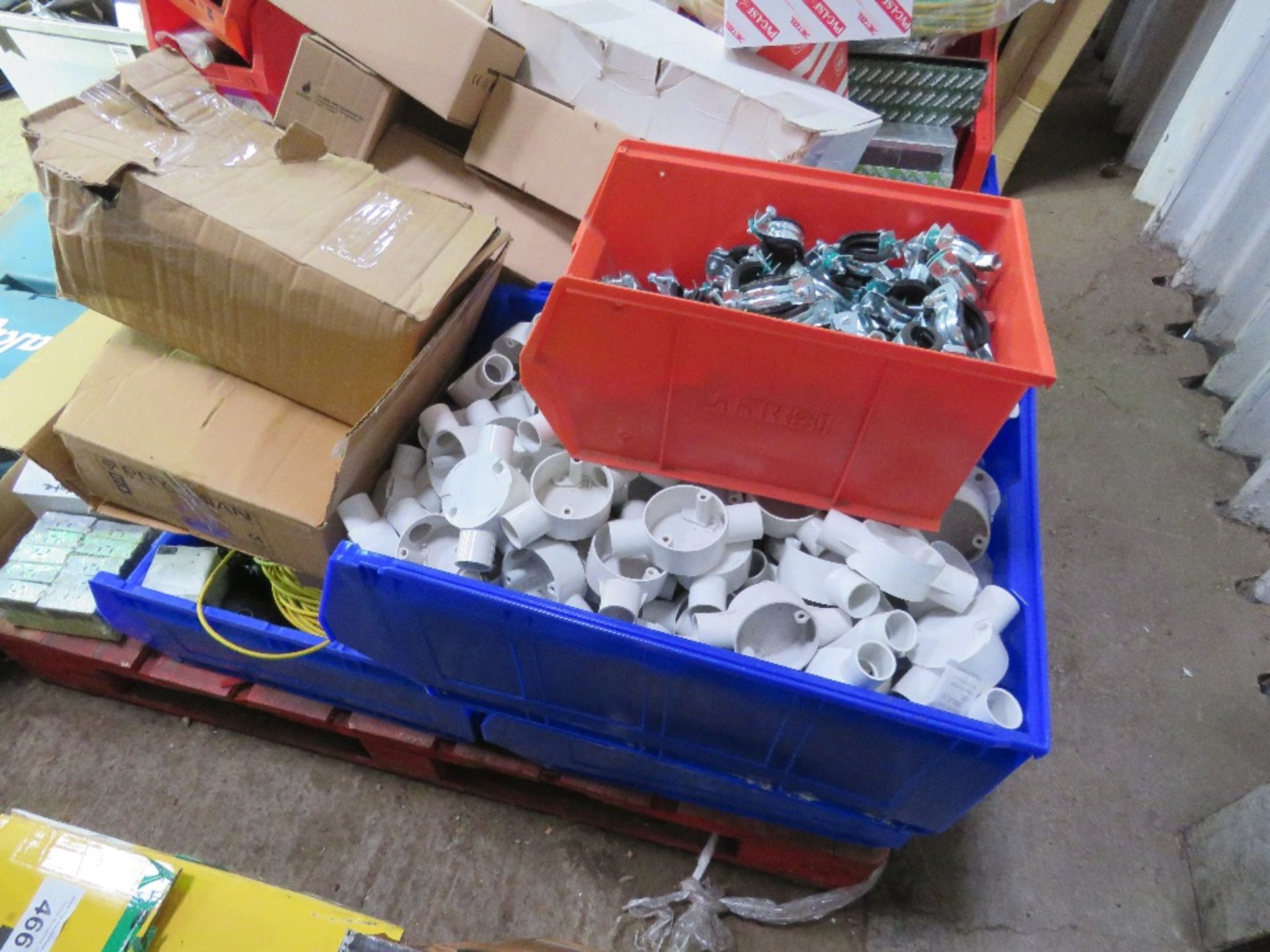 PALLET OF ELECTRICAL SUNDRIES. - Image 3 of 3