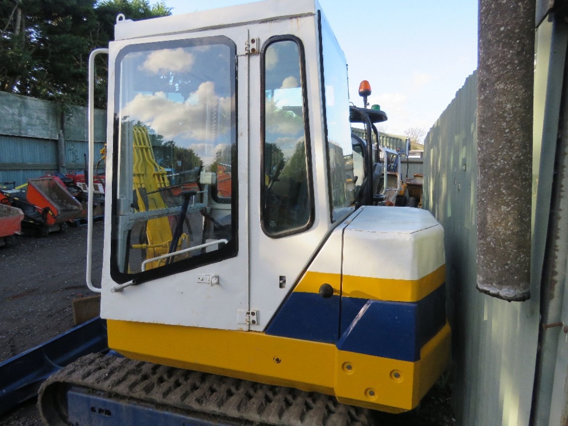 KOMATSU PC20 RUBBER TRACKED MINI DIGGER WITH BUCKETS. SN: F10413. WHEN TESTED WAS SEEN TO DRIVE, SLE - Image 17 of 17