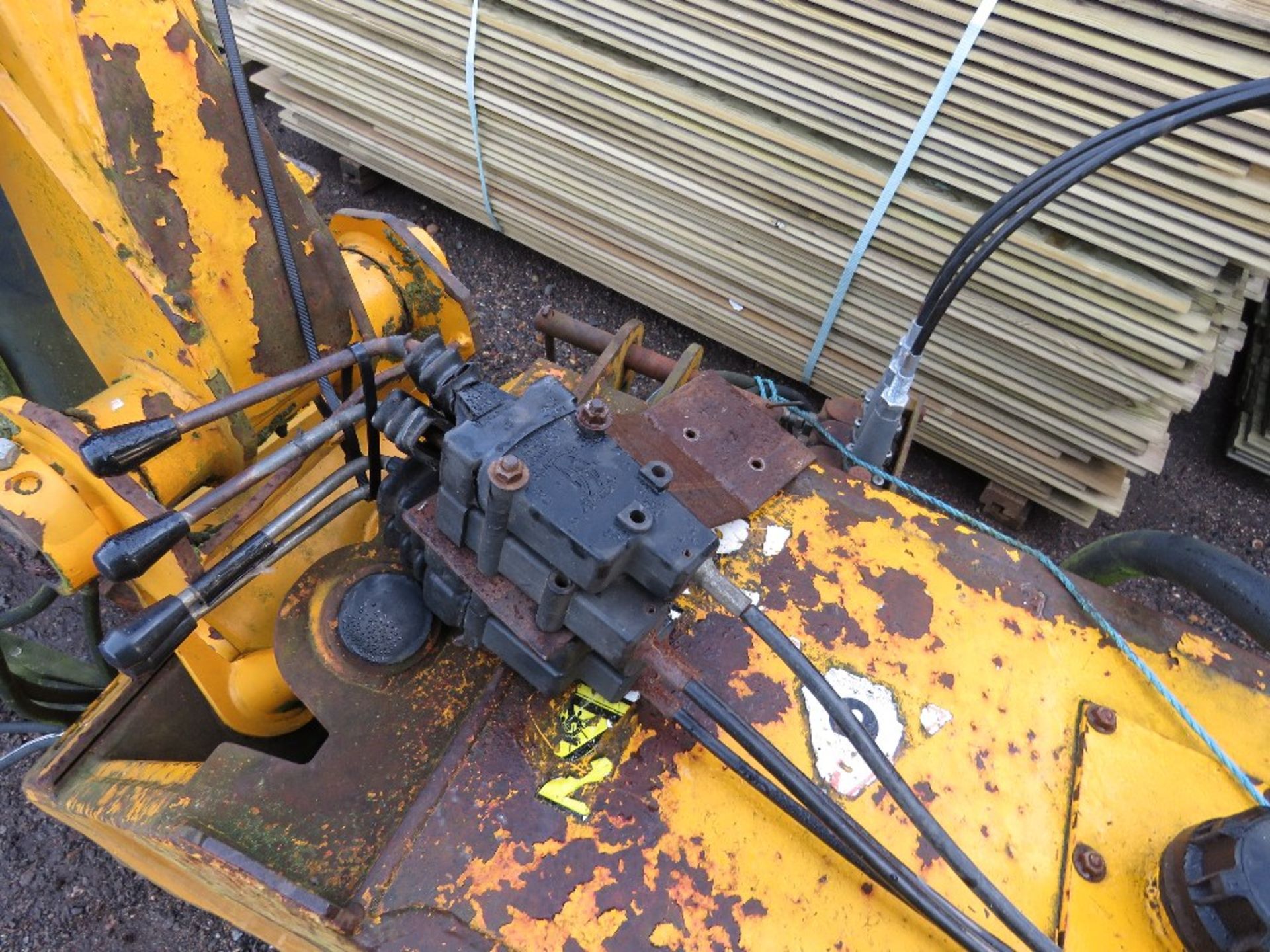 BOMFORD B577 TRACTOR MOUNTED HEDGE CUTTER, PTO DRIVEN WITH CONTROLS AS SHOWN. WHEN TESTED BOOM SEEN - Image 10 of 10