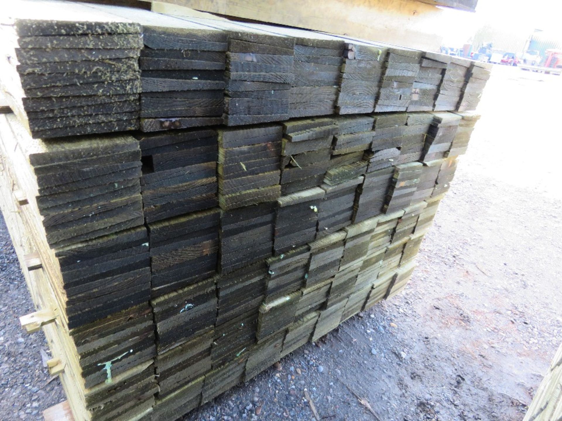 LARGE PACK OF PRESSURE TREATED FEATHER EDGE FENCE CLADDING TIMBER BOARDS. 1.50M LENGTH X 100MM WIDTH - Image 2 of 3