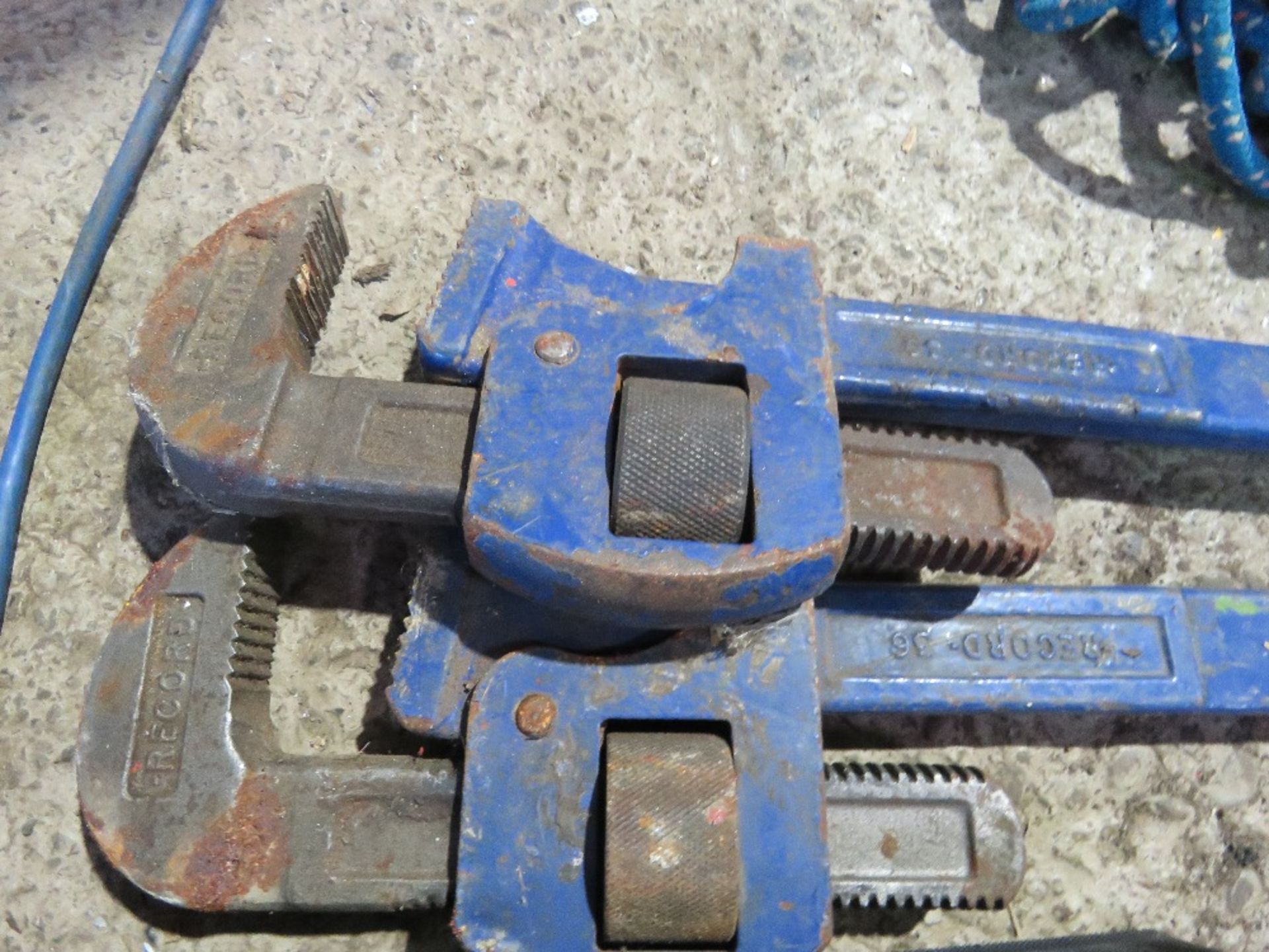 2 X LARGE STILLSON SPANNERS. THIS LOT IS SOLD UNDER THE AUCTIONEERS MARGIN SCHEME, THEREFORE NO - Image 2 of 2