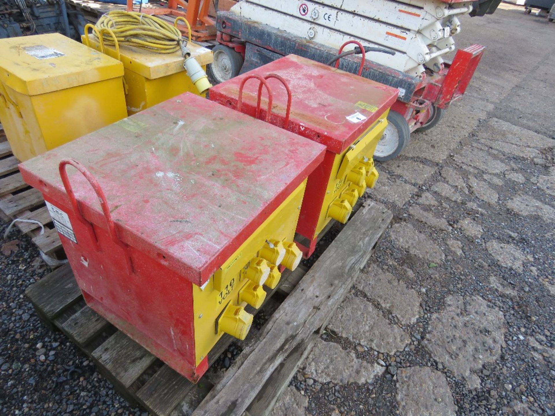 2 X LARGE SIZED SITE TRANSFORMERS, RED. - Image 4 of 6