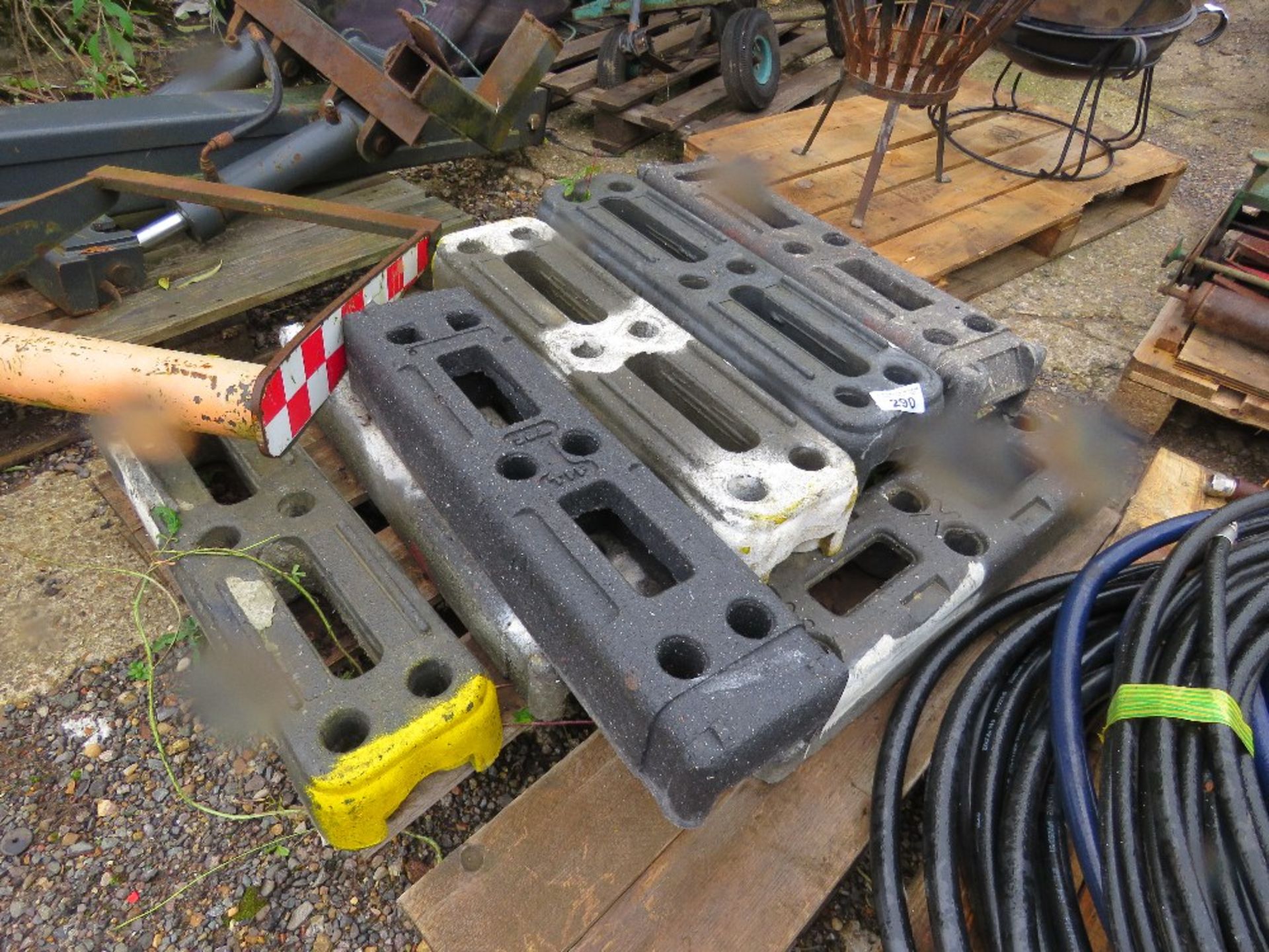 10NO HERAS TYPE FENCE BASES. THIS LOT IS SOLD UNDER THE AUCTIONEERS MARGIN SCHEME, THEREFORE NO V - Image 2 of 2