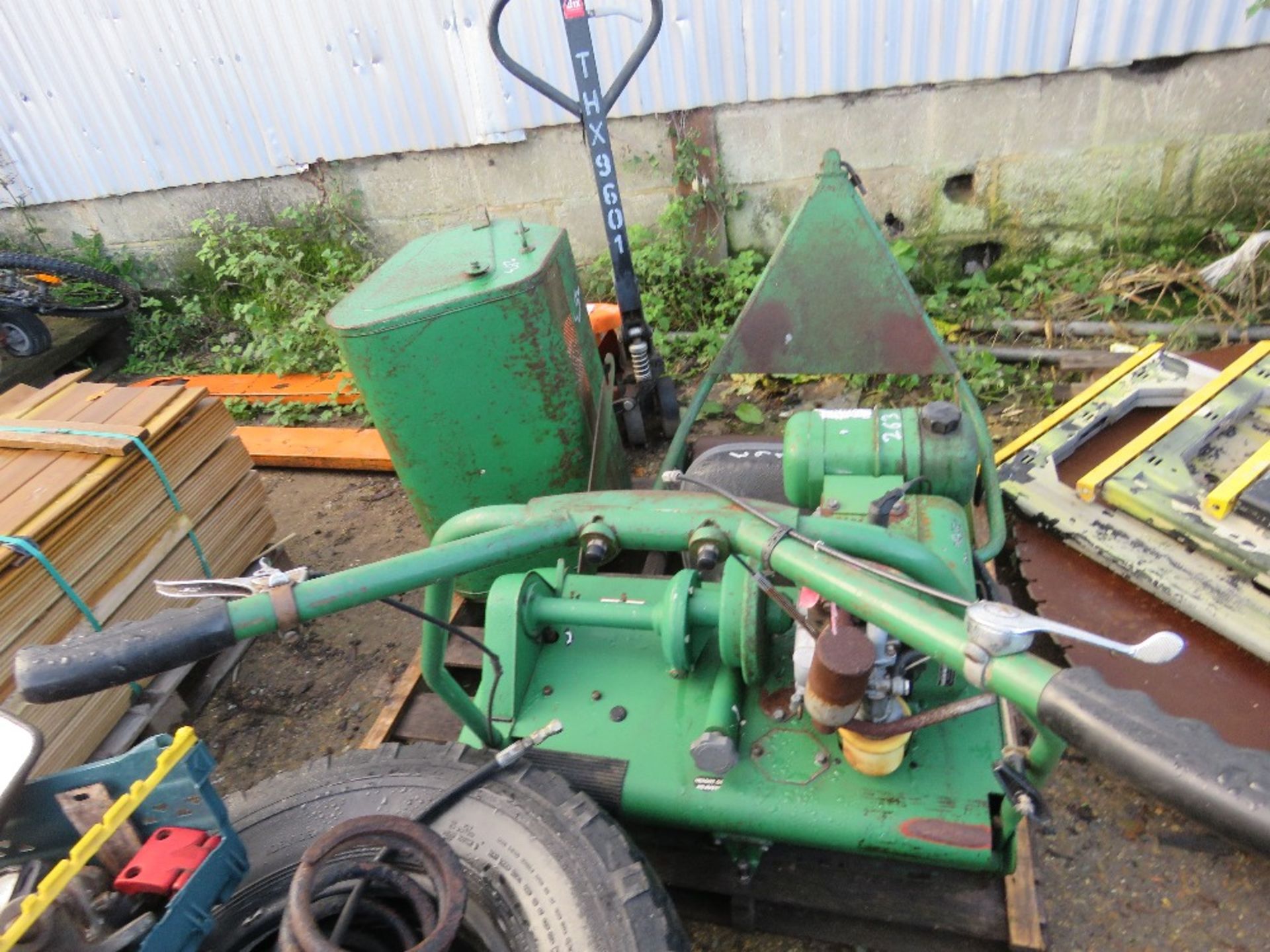 RANSOMES CYLINDER MOWER PLUS ROLLER SEAT AND BOX. THIS LOT IS SOLD UNDER THE AUCTIONEERS MARGIN S - Image 3 of 4