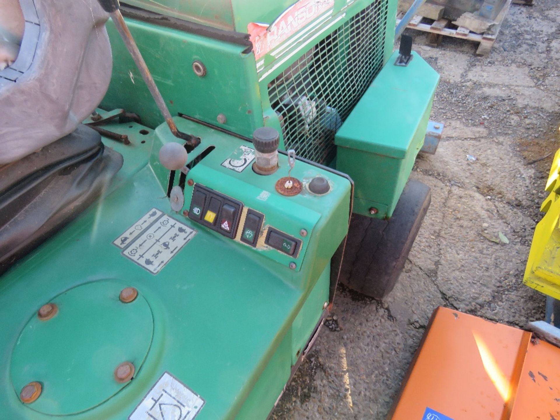 RANSOMES TRIPLE RIDE ON MOWER WITH KUBOTA ENGINE. BEEN IN STORAGE FOR SOME TIME. WHEN BRIEFLY TESTED - Image 6 of 12