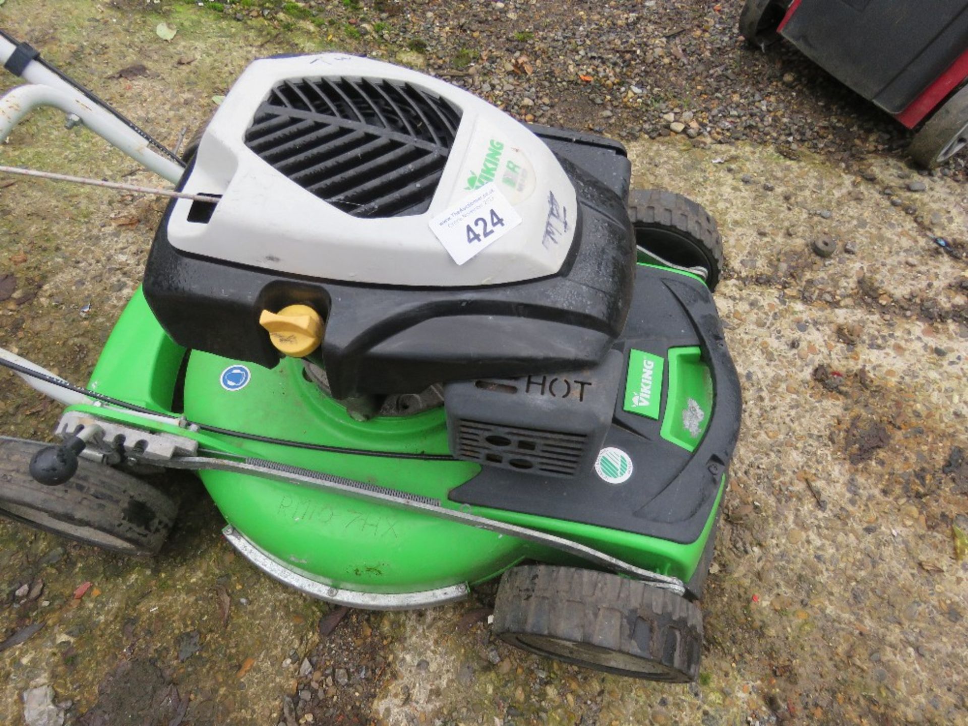 VIKING PROFESSIONAL LAWNMOWER. THIS LOT IS SOLD UNDER THE AUCTIONEERS MARGIN SCHEME, THEREFORE NO - Image 2 of 4
