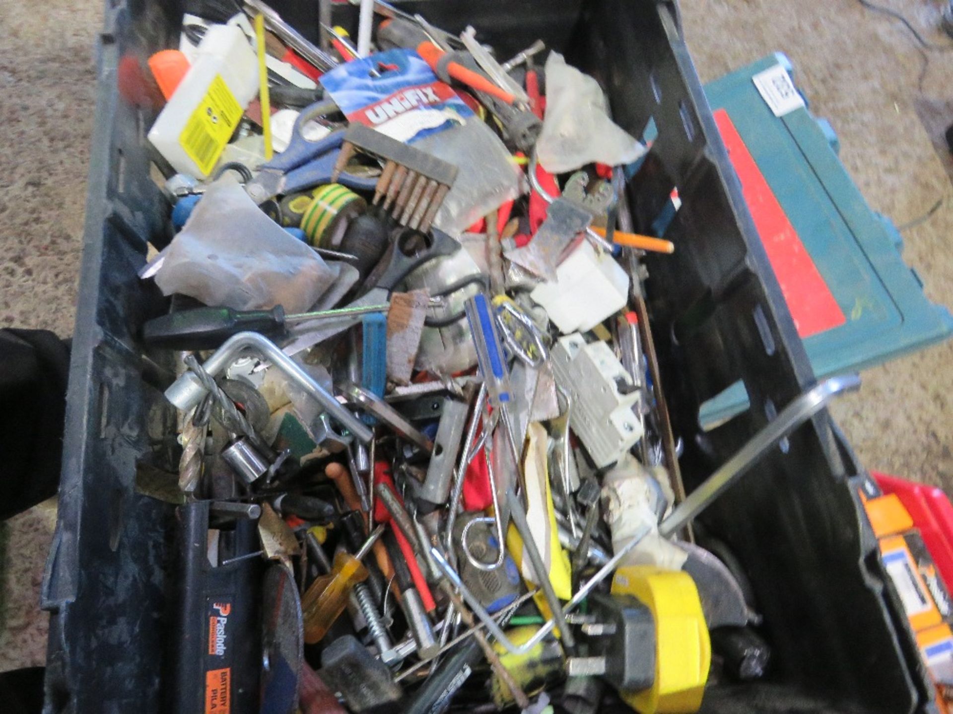 4 TRAYS OF ASSORTED TOOLS AND SUNDRIES. - Image 7 of 11