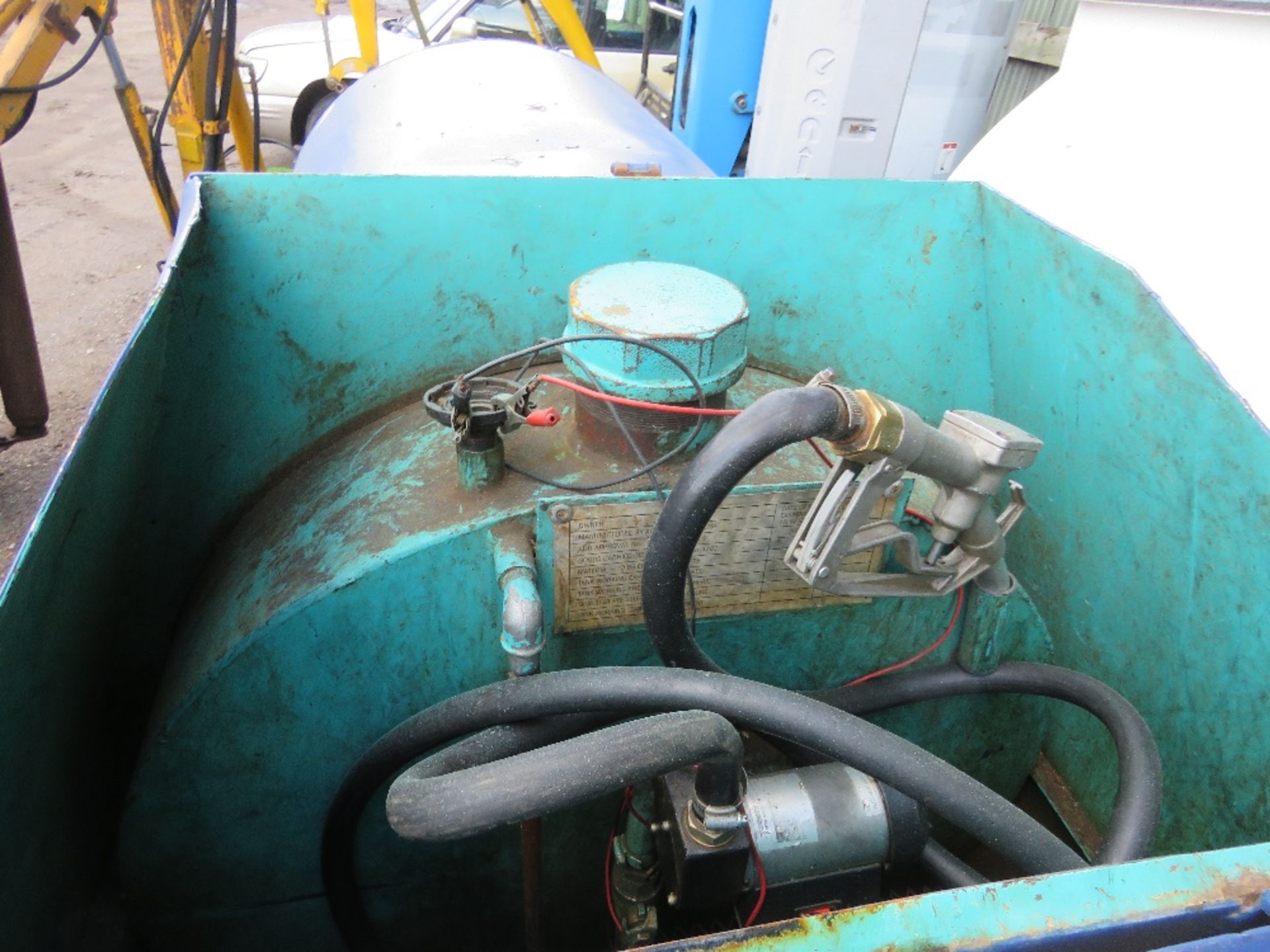 BID INCREMENT NOW £40! TOWED 1000LITRE CAPACITY DIESEL BOWSER WITH 12 VOLT PUMP. - Image 4 of 7