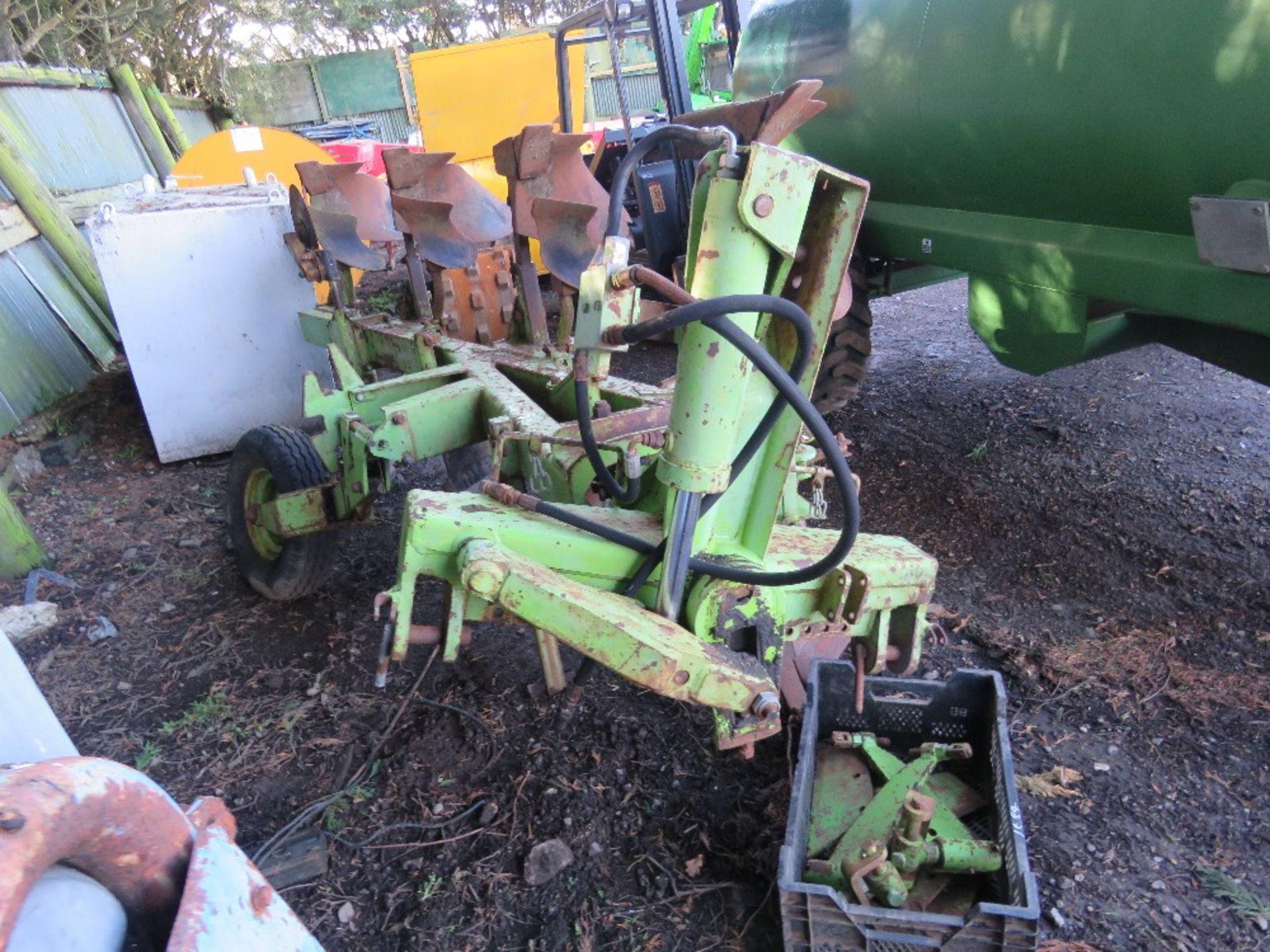 DOWDESWELL 4 FURROW REVERSIBLE PLOUGH WITH A BOX OF SPARES, DIRECT FROM SMALL HOLDING. THIS LOT - Image 2 of 3