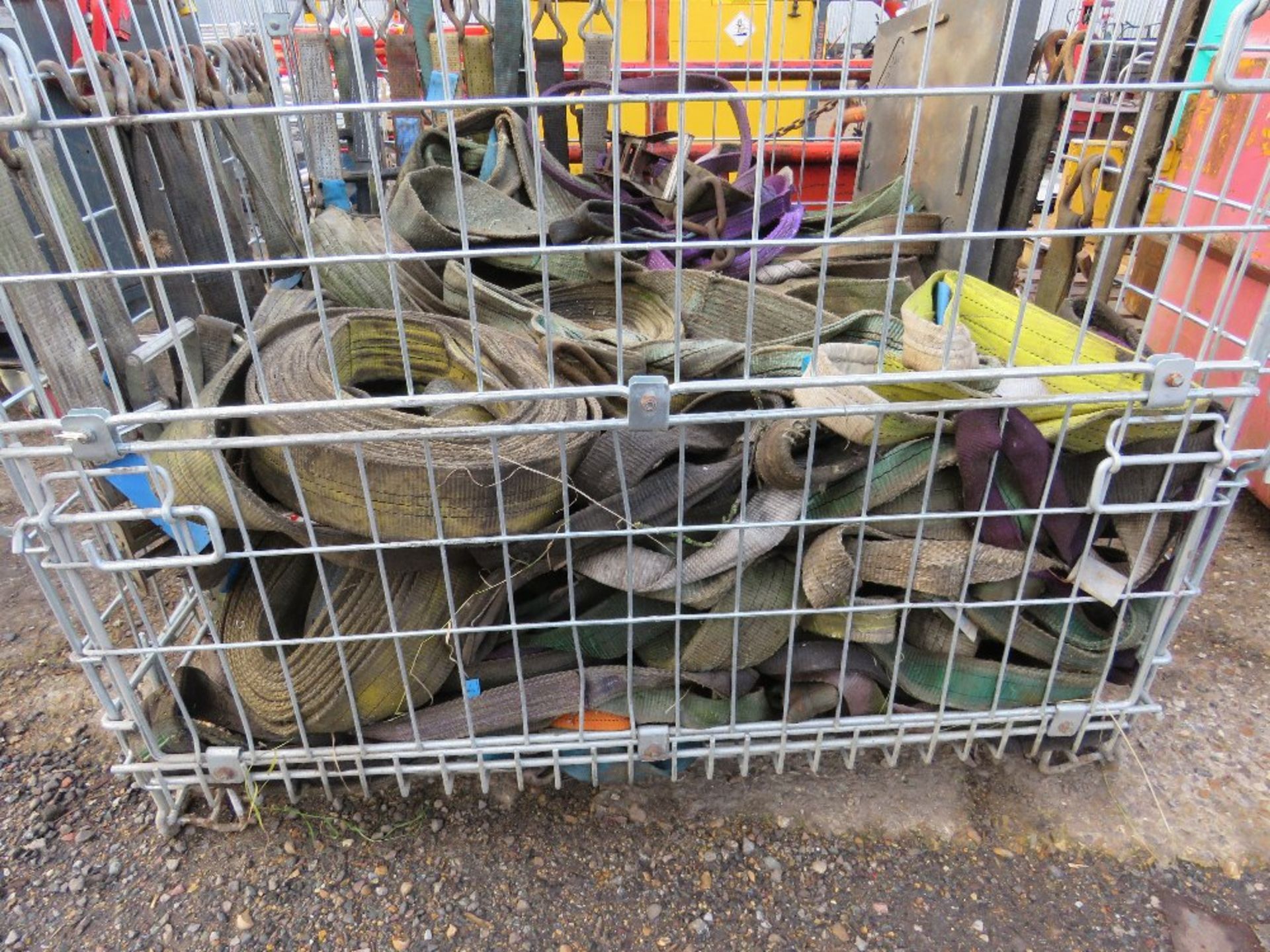 LARGE STILLAGE CONTAINING ASSORTED LIFTING STRAPS AND RATCHET STRAPS ETC. - Image 4 of 5