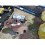 MANUAL QUICK HITCH 30MM PINS, PLUS JCB HYDRAULIC MINI DIGGER PUMP. THIS LOT IS SOLD UNDER THE AU
