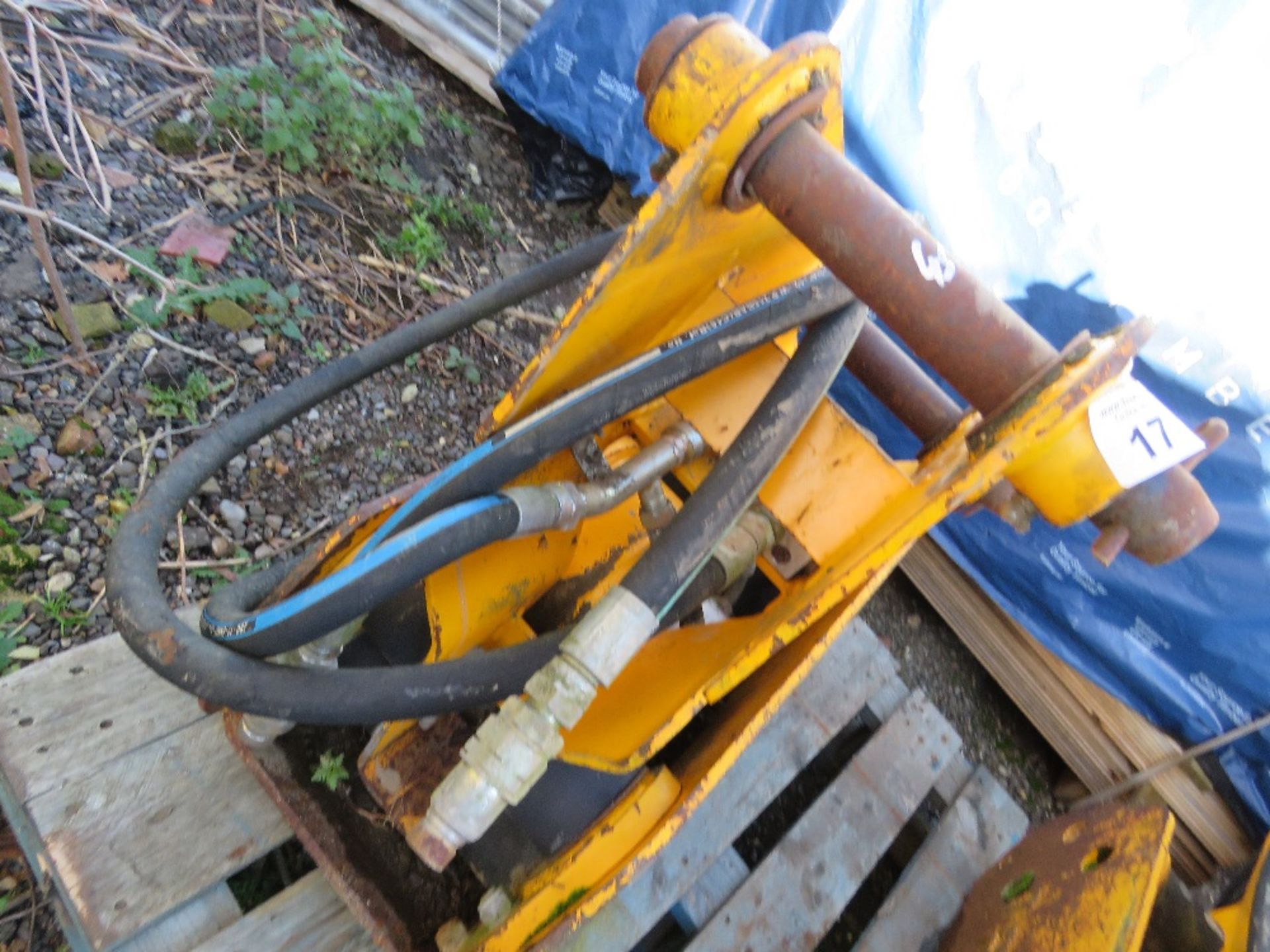 JCB 3CX/4CX EXCAVATOR MOUNTED COMPACTION PLATE HEAD 45MM PINS. DIRECT FROM LOCAL COMPANY AS PART OF - Image 4 of 4