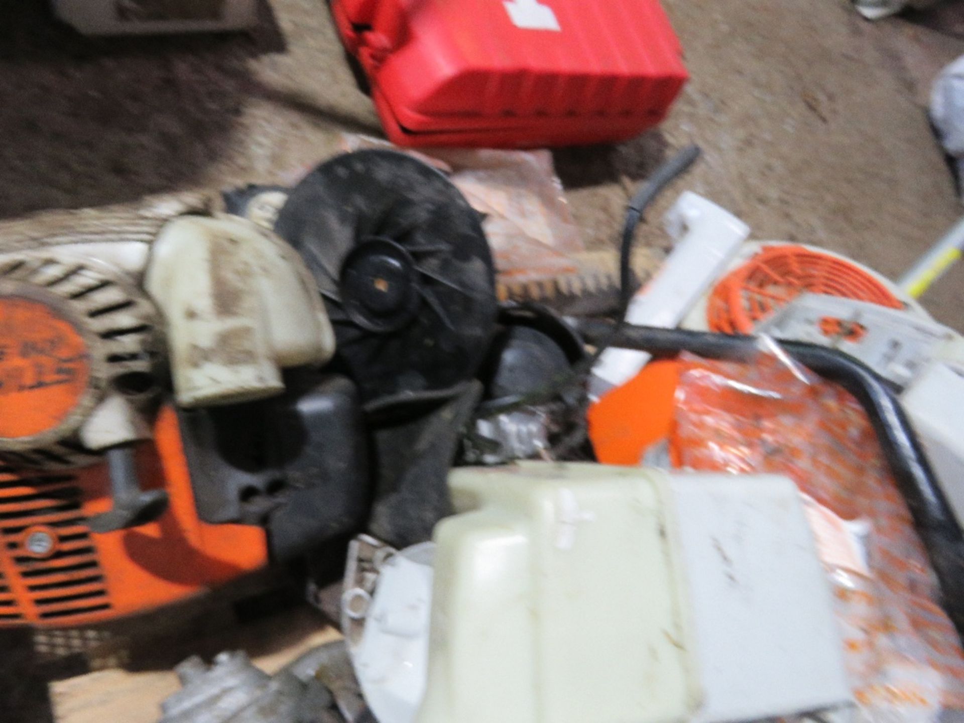 QUANTITY OF ASSORTED STIHL HEDGE CUTTER AND MACHINE PARTS. - Image 5 of 5