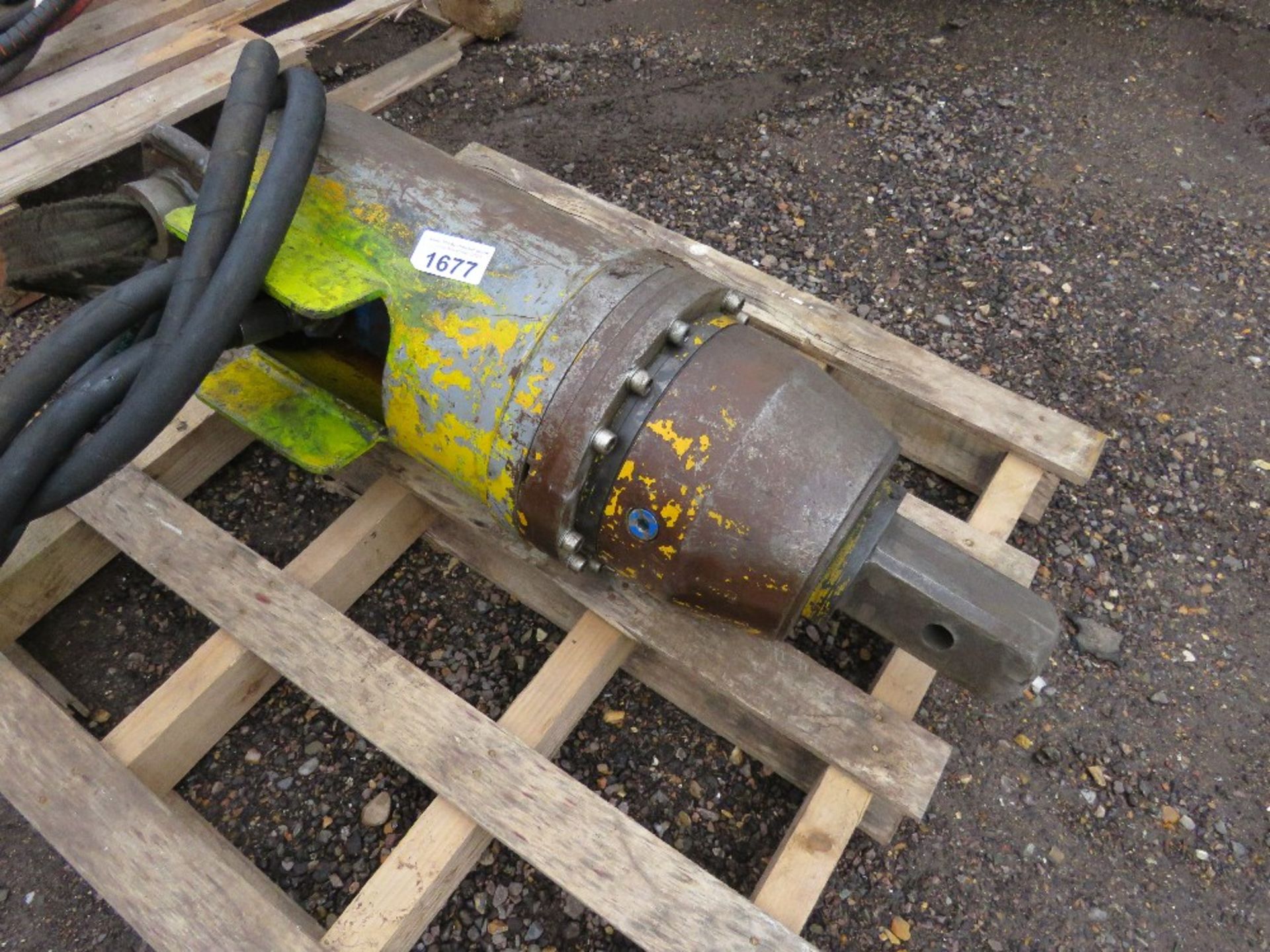 EXCAVATOR MOUNTED AUGER DRIVE HEAD. 45MM TOP PIN, 75MM SQUARE DRIVE SHAFT. - Image 2 of 5