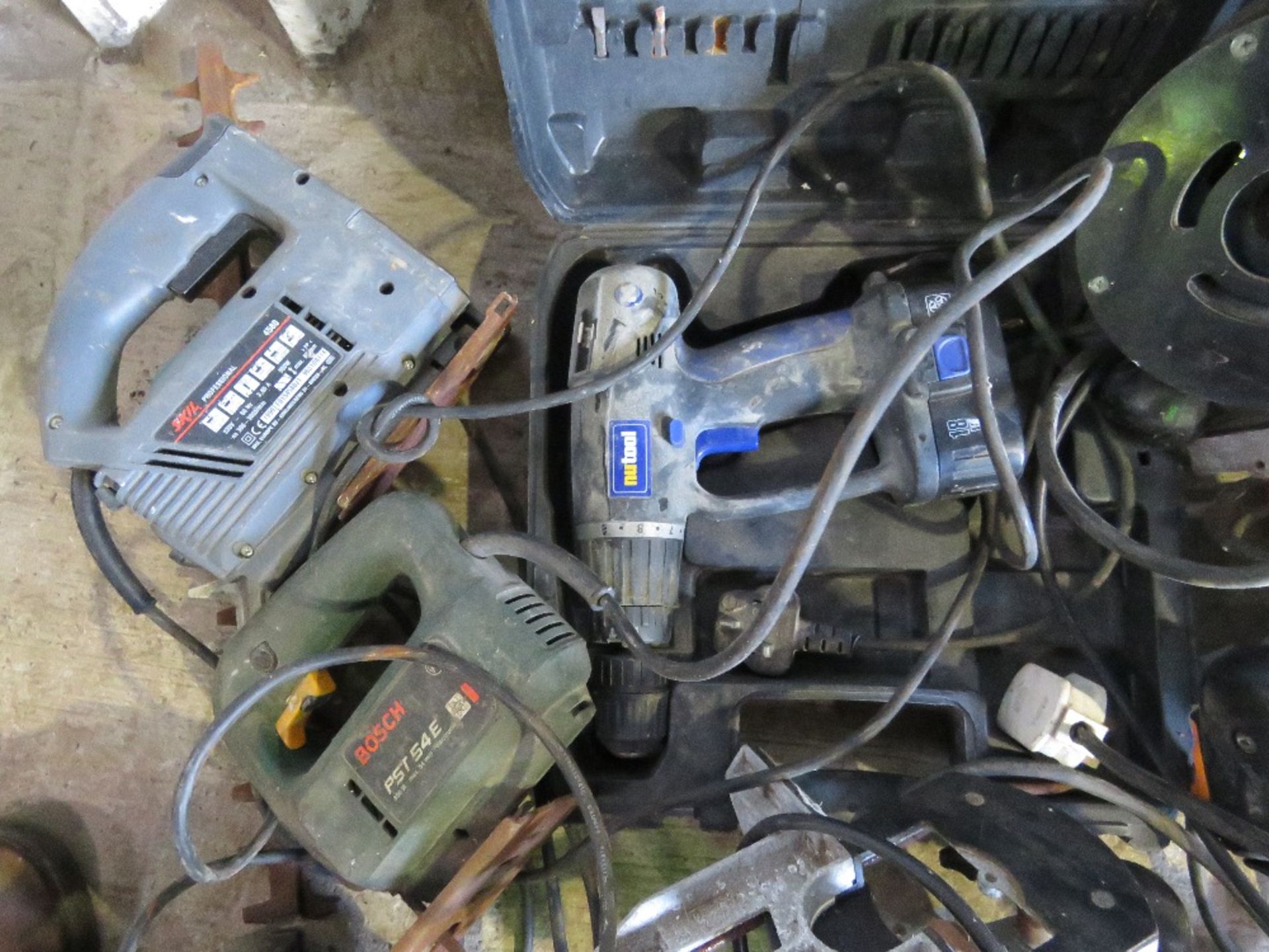 4 X ROUTERS, 2 X JIGSAWS PLUS A BATTERY DRILL. THIS LOT IS SOLD UNDER THE AUCTIONEERS MARGIN SCHE - Image 4 of 6