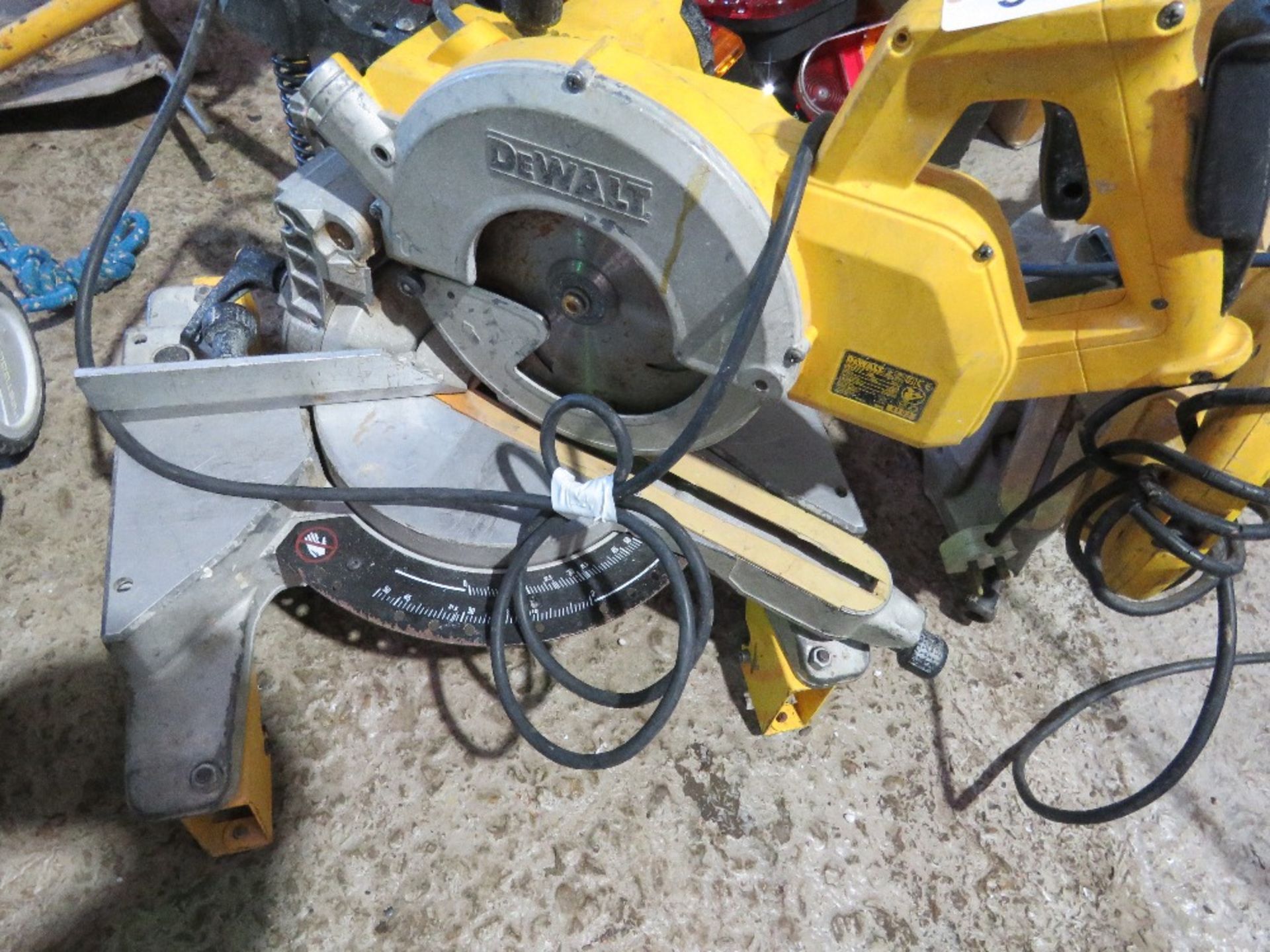 DEWALT 240V MITRE SAW. - Image 2 of 4