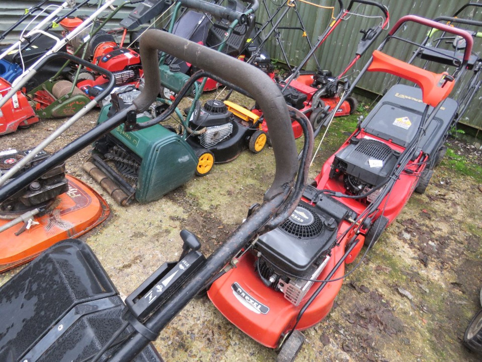 HAYTER HARRIER ROLLER MOWER WITH COLLECTOR. THIS LOT IS SOLD UNDER THE AUCTIONEERS MARGIN SCHEME, - Image 4 of 5