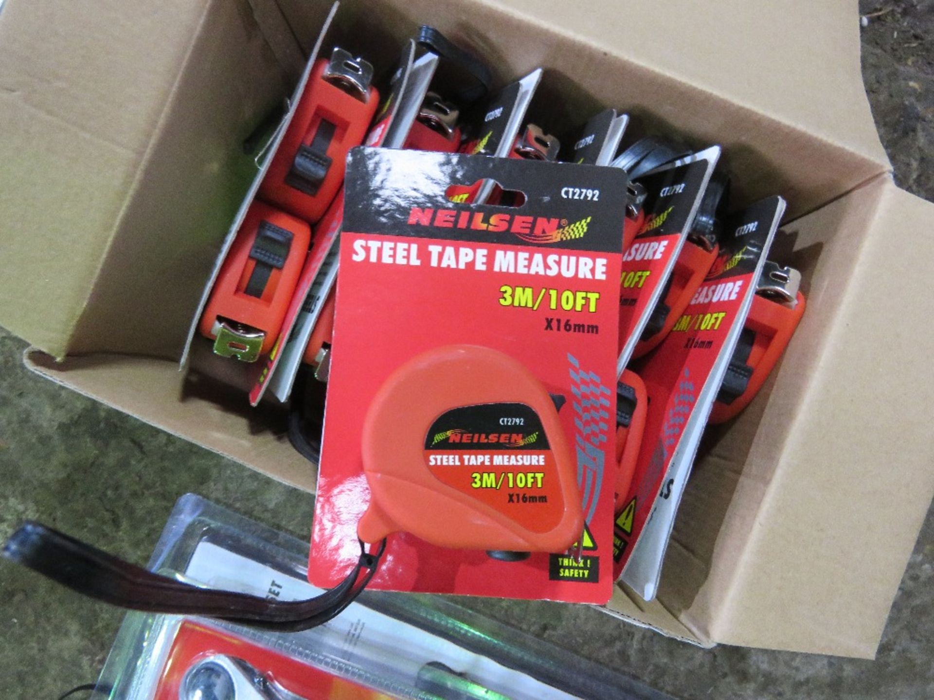 BOX OF TAPE MEASURES. - Image 3 of 3