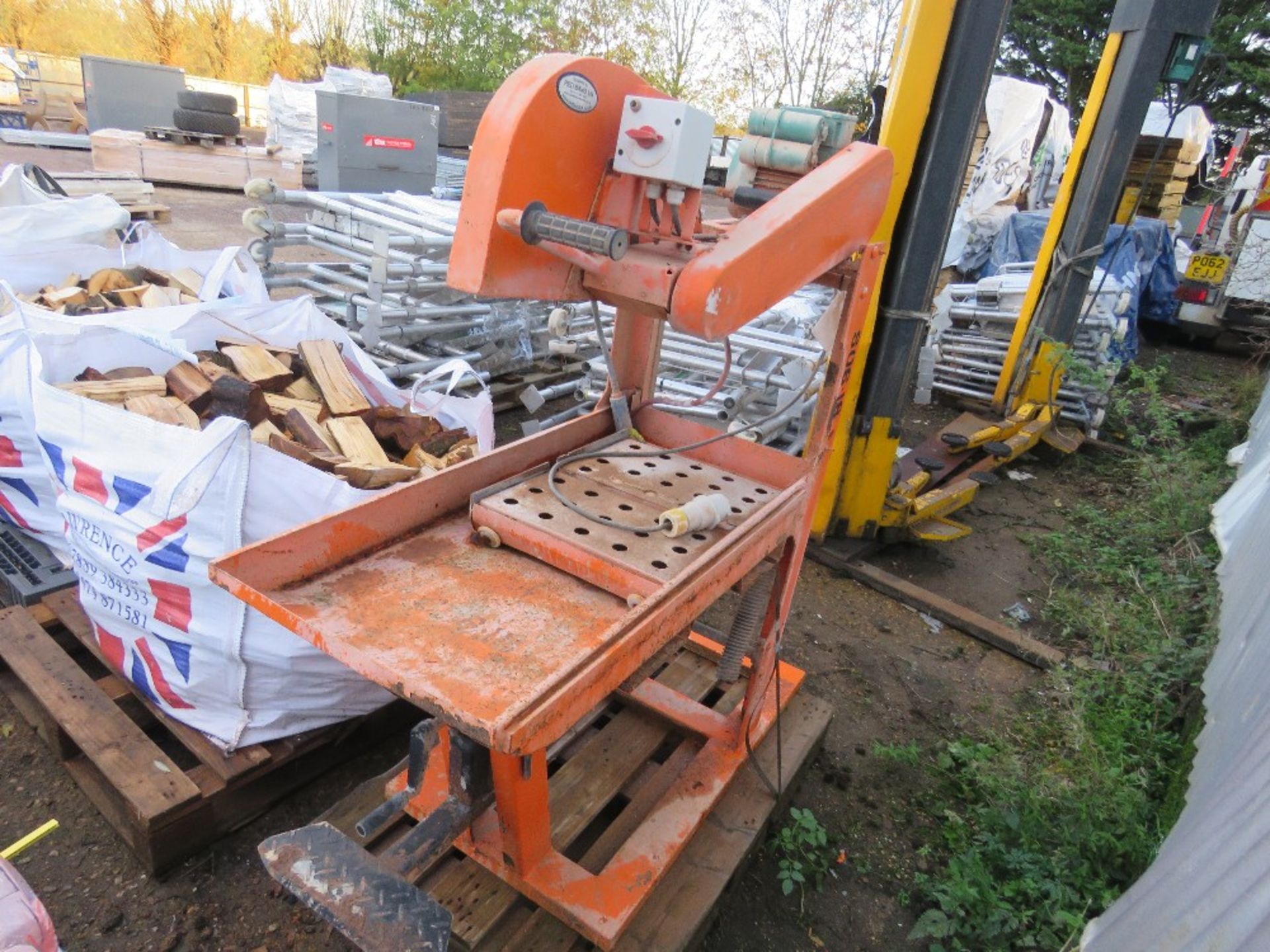 REDBAND 110 VOLT SLAB CUTTING SAWBENCH.