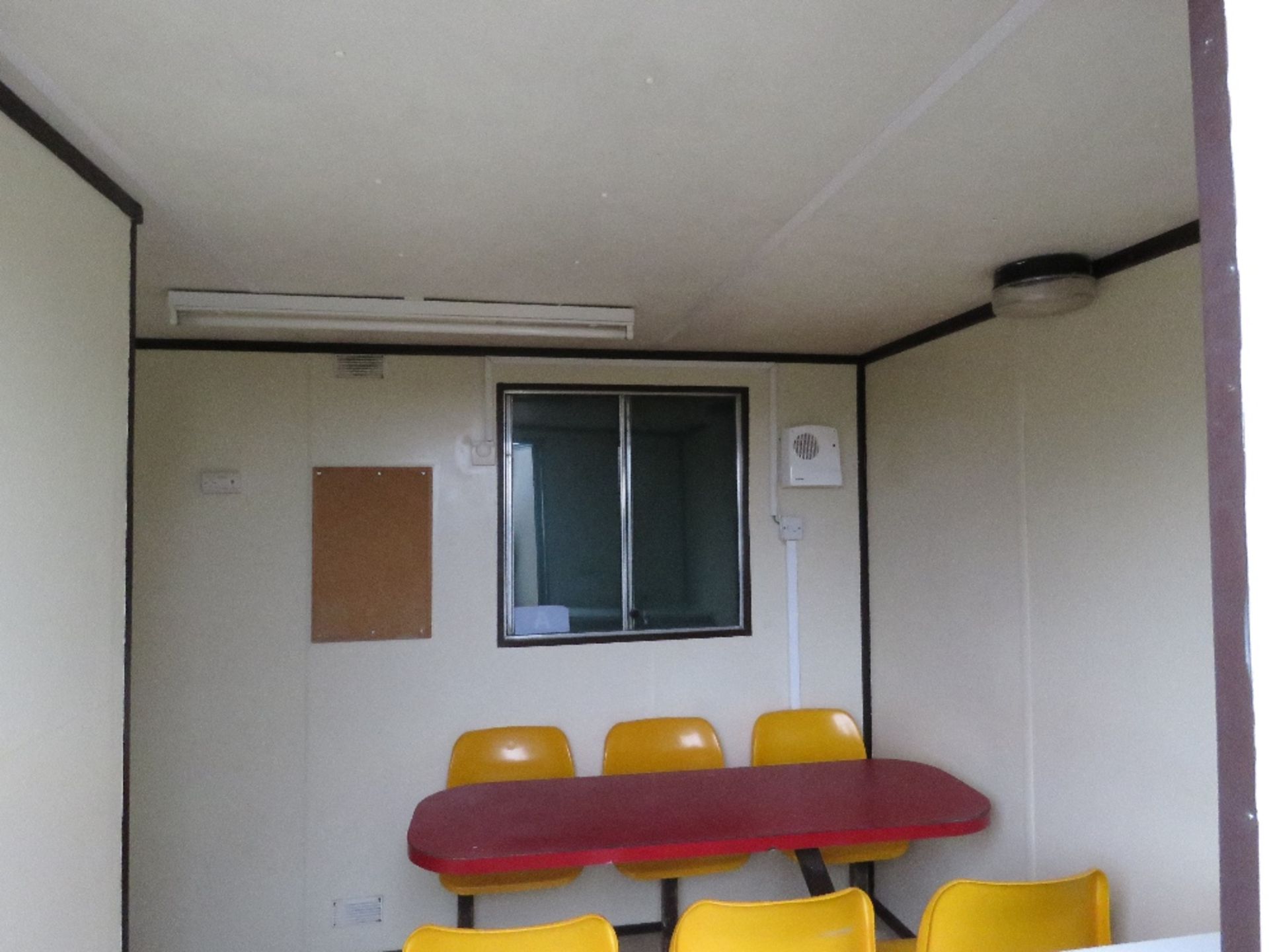 SECURE SITE WELFARE OFFICE CABIN, 32FT LENGTH X 10FT WIDTH APPROX ACCOMODATION COMPRISES OFFICE, CA - Image 7 of 13
