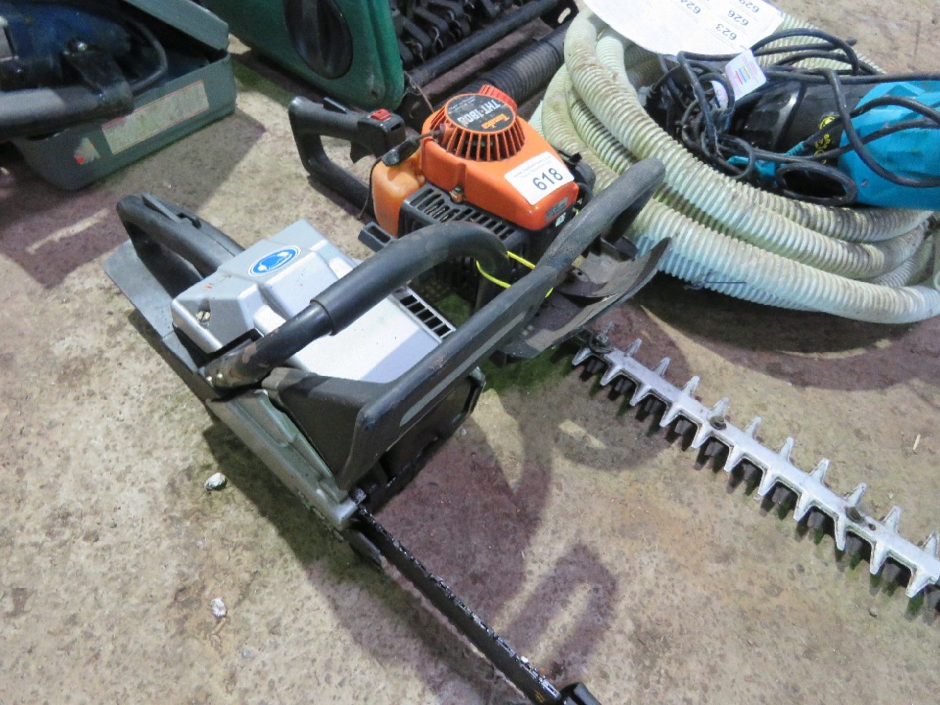 HEDGE CUTTER PLUS A CHAINSAW. THIS LOT IS SOLD UNDER THE AUCTIONEERS MARGIN SCHEME, THEREFORE N - Image 4 of 6