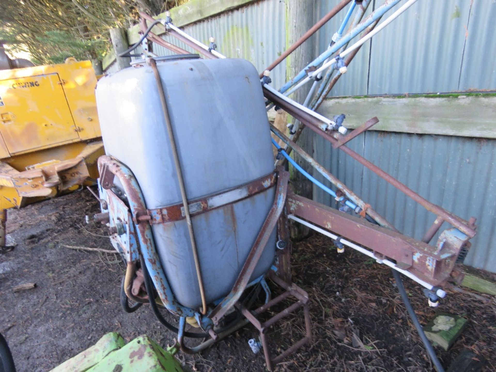 TRACTOR MOUNTED SPRAYER, PTO DRIVEN PUMP. THIS LOT IS SOLD UNDER THE AUCTIONEERS MARGIN SCHEME, T - Image 3 of 6