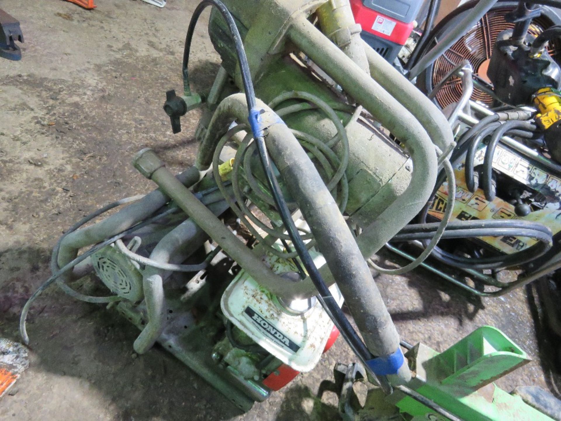 HONDA ENGINE AND 2 X AIRLESS SPRAYERS. THIS LOT IS SOLD UNDER THE AUCTIONEERS MARGIN SCHEME, THER - Image 2 of 6