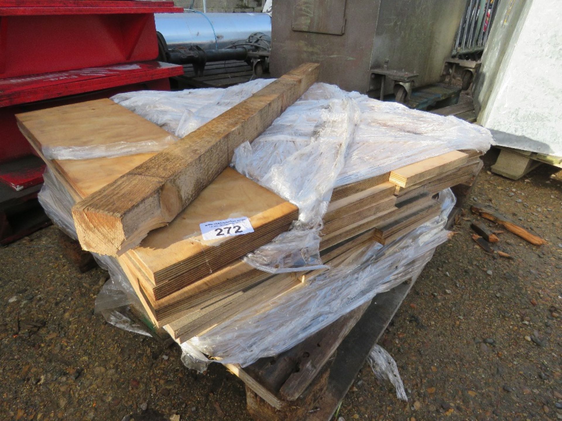 QUANTITY OF TIMBER OFF CUTS. THIS LOT IS SOLD UNDER THE AUCTIONEERS MARGIN SCHEME, THEREFORE NO