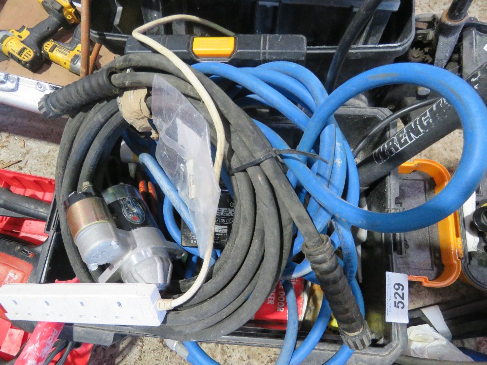 BOX OF SUNDRIES INCLUDING PRESSURE WASHER HOSES ETC. - Image 4 of 7