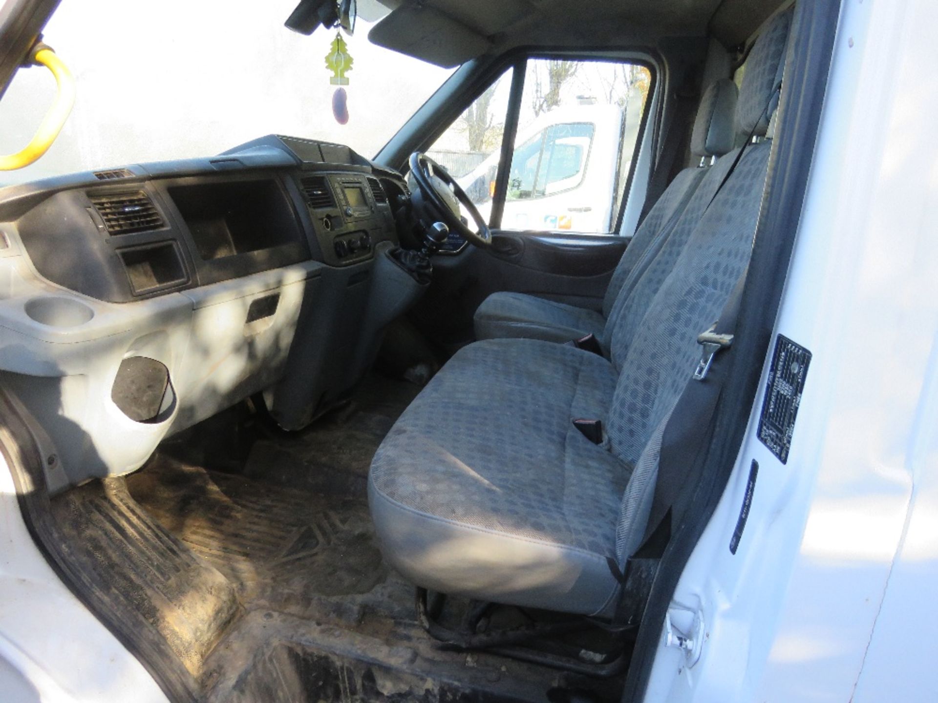 FORD TRANSIT 350 TWIN WHEEL 3.5TONNE TIPPER BODIED TRUCK REG:EN61 ERU . 129,873REC MILES. MOT RECEN - Image 6 of 10