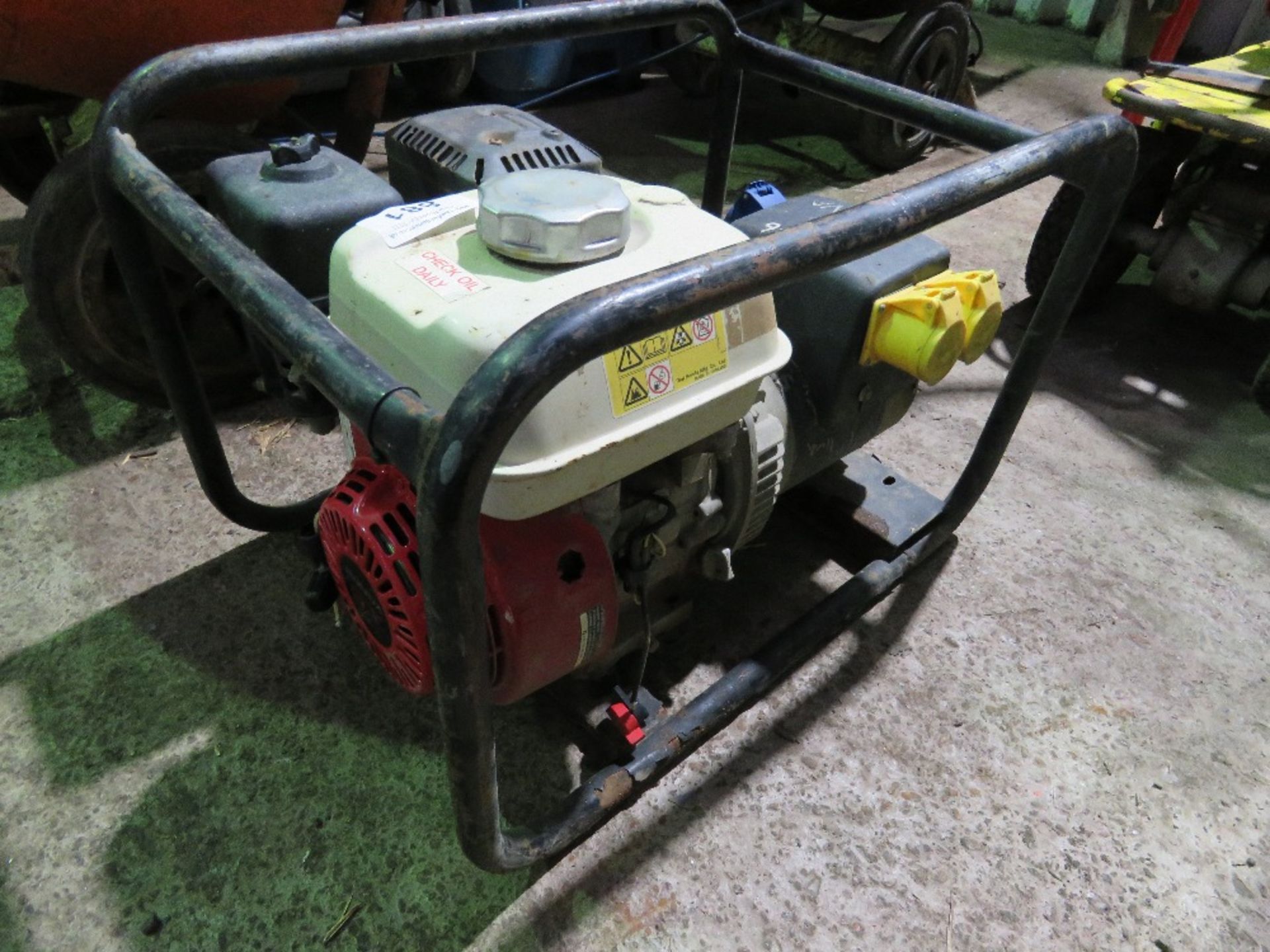 DUAL VOLTAGE HONDA ENGINED GENERATOR. - Image 3 of 4