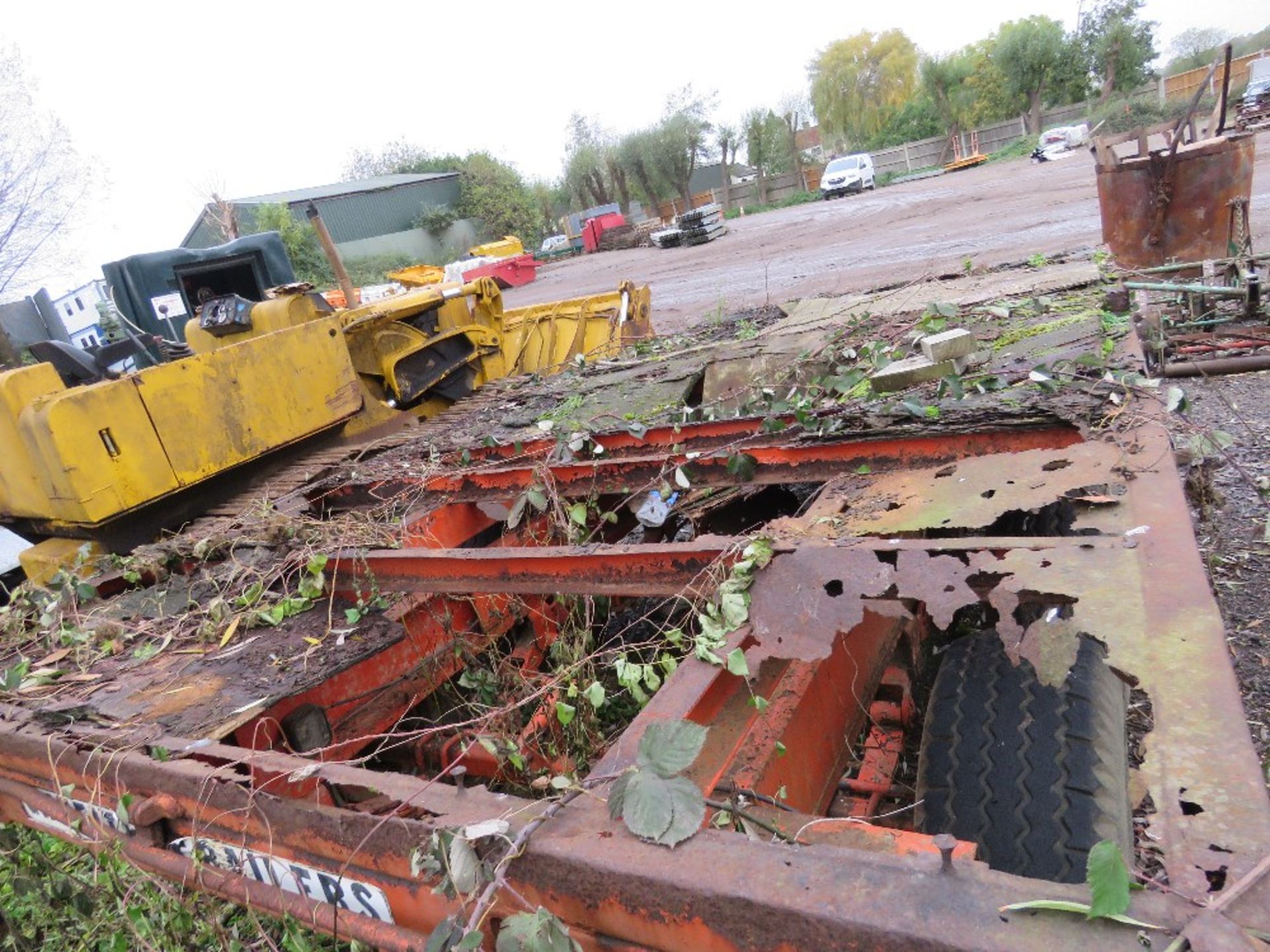 TWIN AXLED TIPPING TRAILER CHASSIS. DIRECT FROM LOCAL SMALLHOLDING. THIS LOT IS SOLD UNDER THE AU - Image 7 of 9