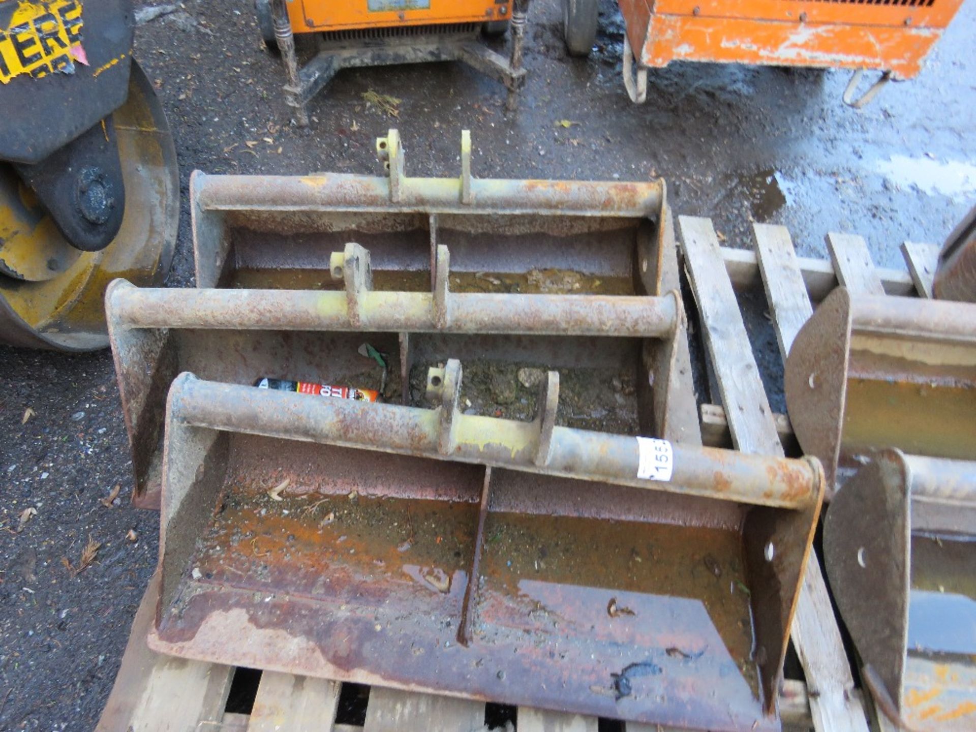 3 NO. EXCAVATOR GRADING BUCKETS. 30 INCH WIDTH ON 25MM PINS APPROX. - Image 2 of 3