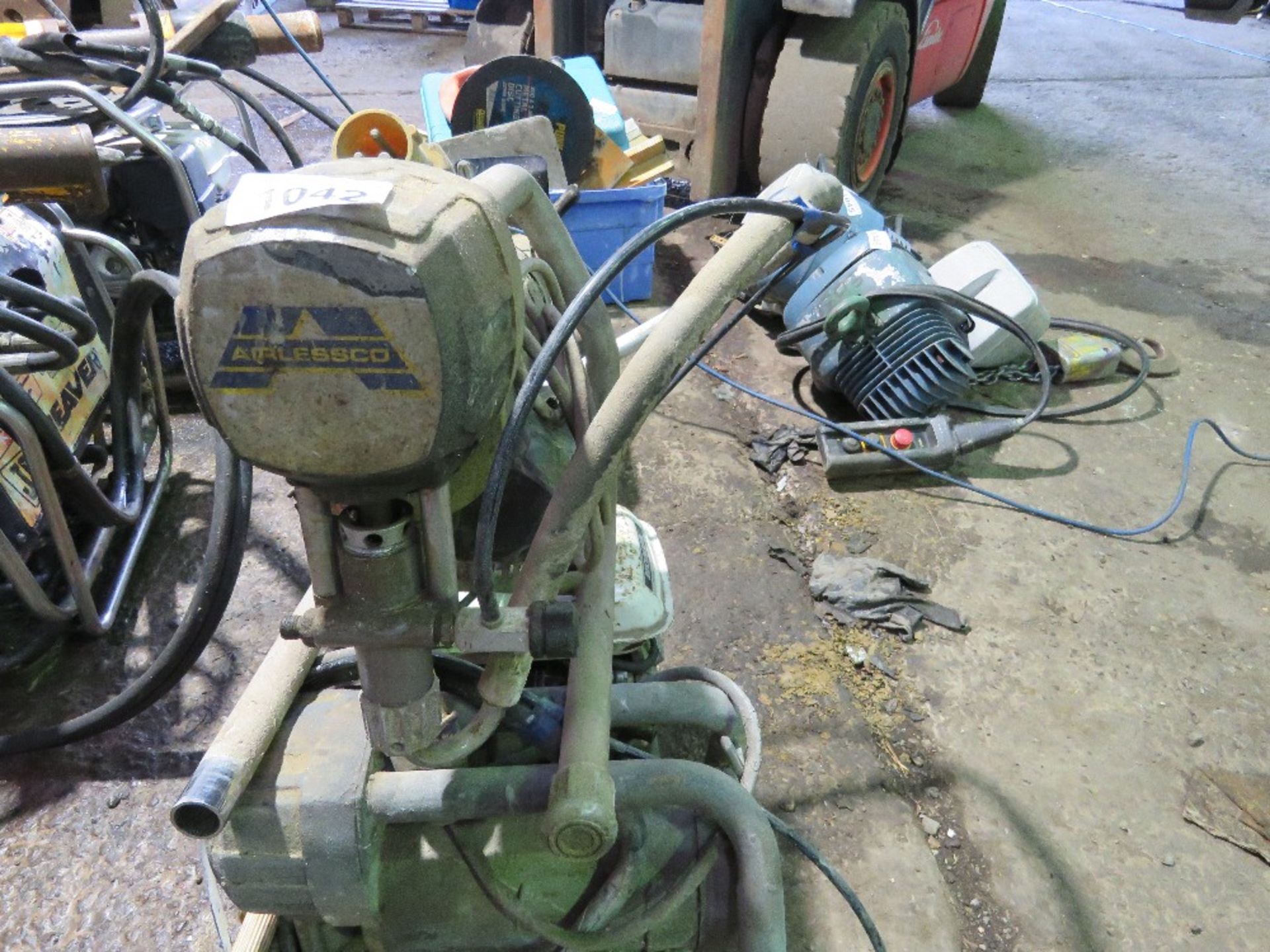 HONDA ENGINE AND 2 X AIRLESS SPRAYERS. THIS LOT IS SOLD UNDER THE AUCTIONEERS MARGIN SCHEME, THER - Image 4 of 6