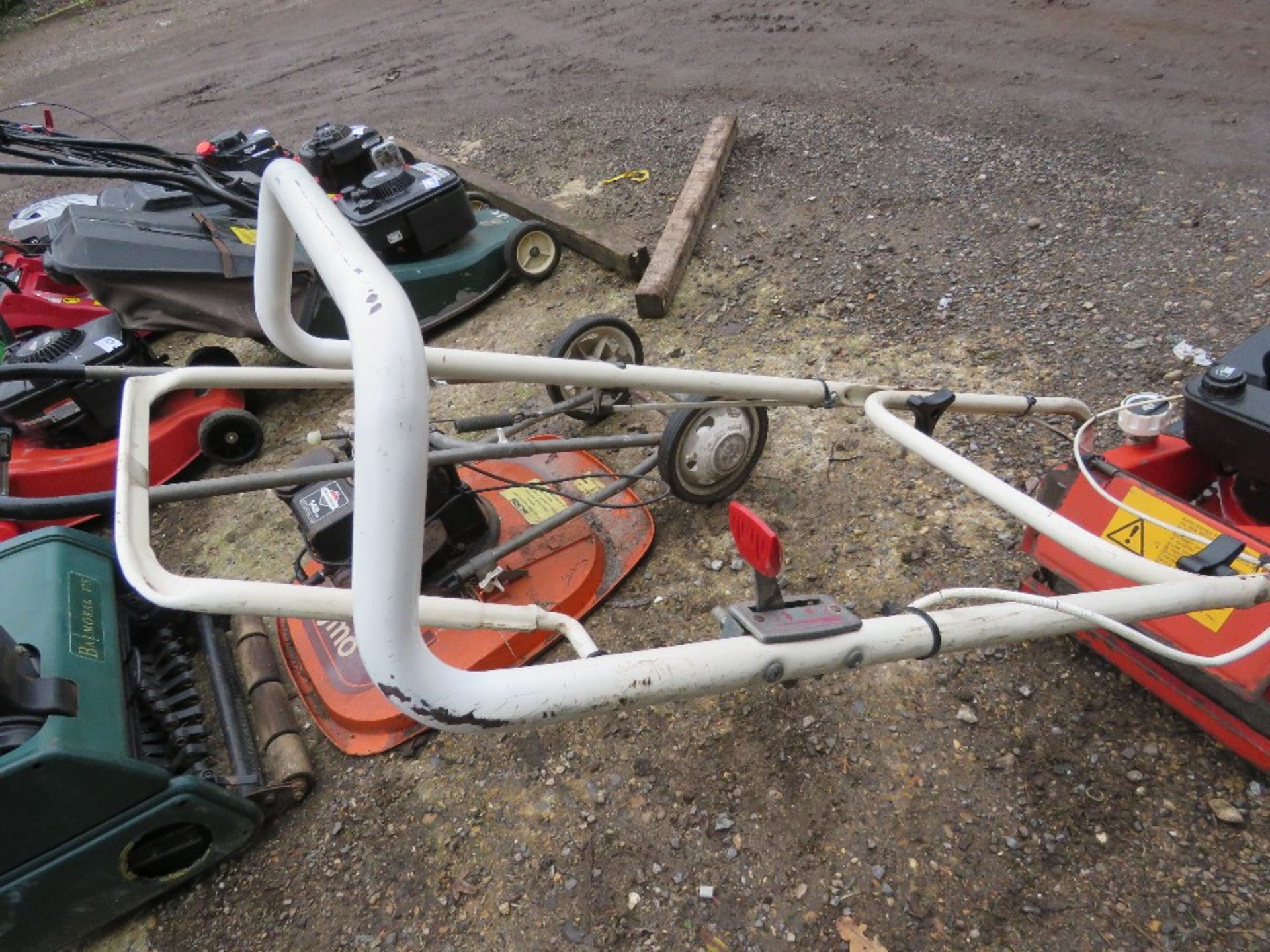 MOUNTFIELD EMPRESS PETROL ENGINED LAWN MOWER, NO BOX. THIS LOT IS SOLD UNDER THE AUCTIONEERS MARG - Image 4 of 4