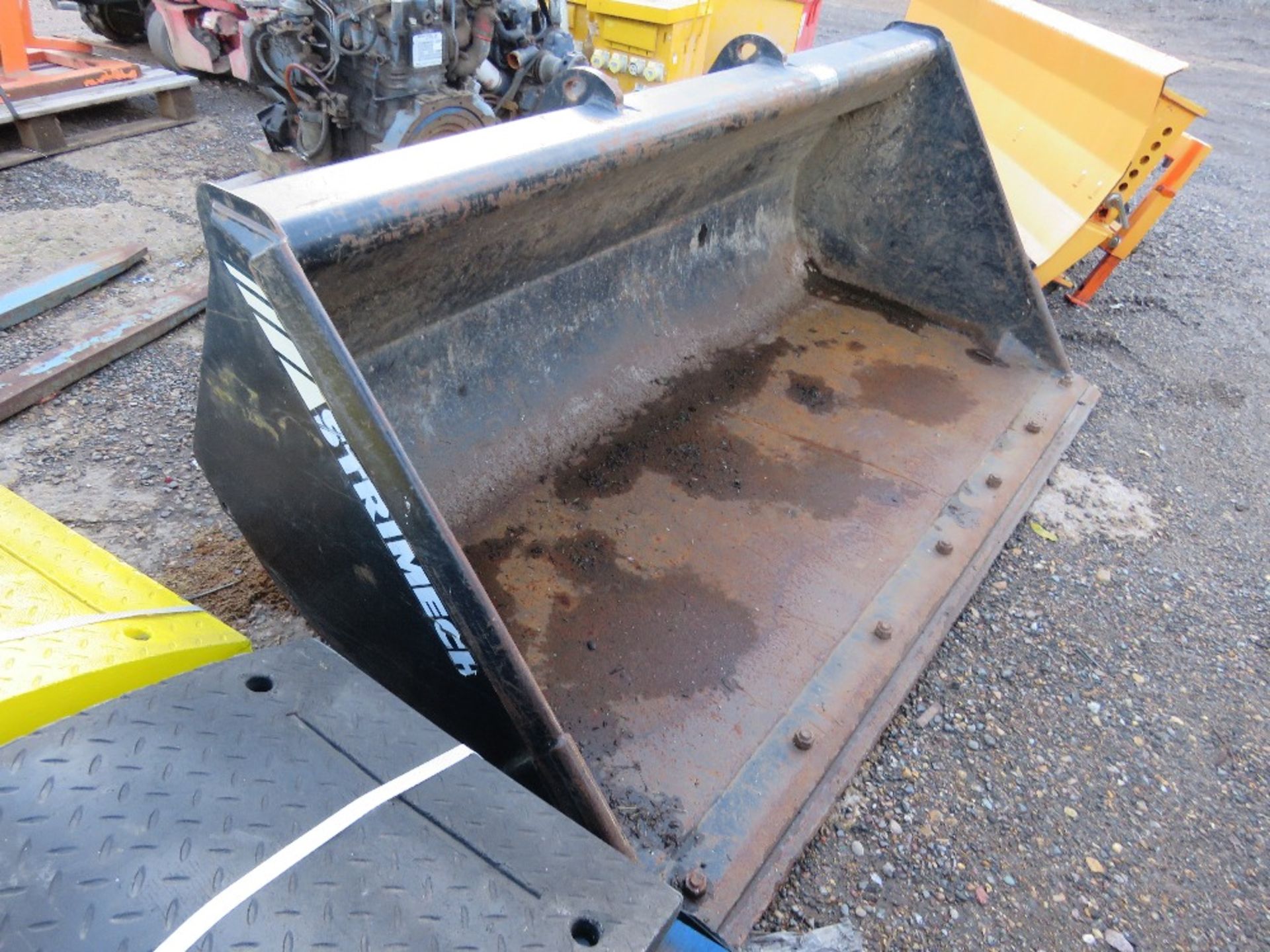 STRIMECH JCB LOADING BUCKET. SUITABLE FOR TELETRUK TYPE MACHINE OR SIMILAR. 6FT WIDTH APPROX. TH - Image 2 of 4