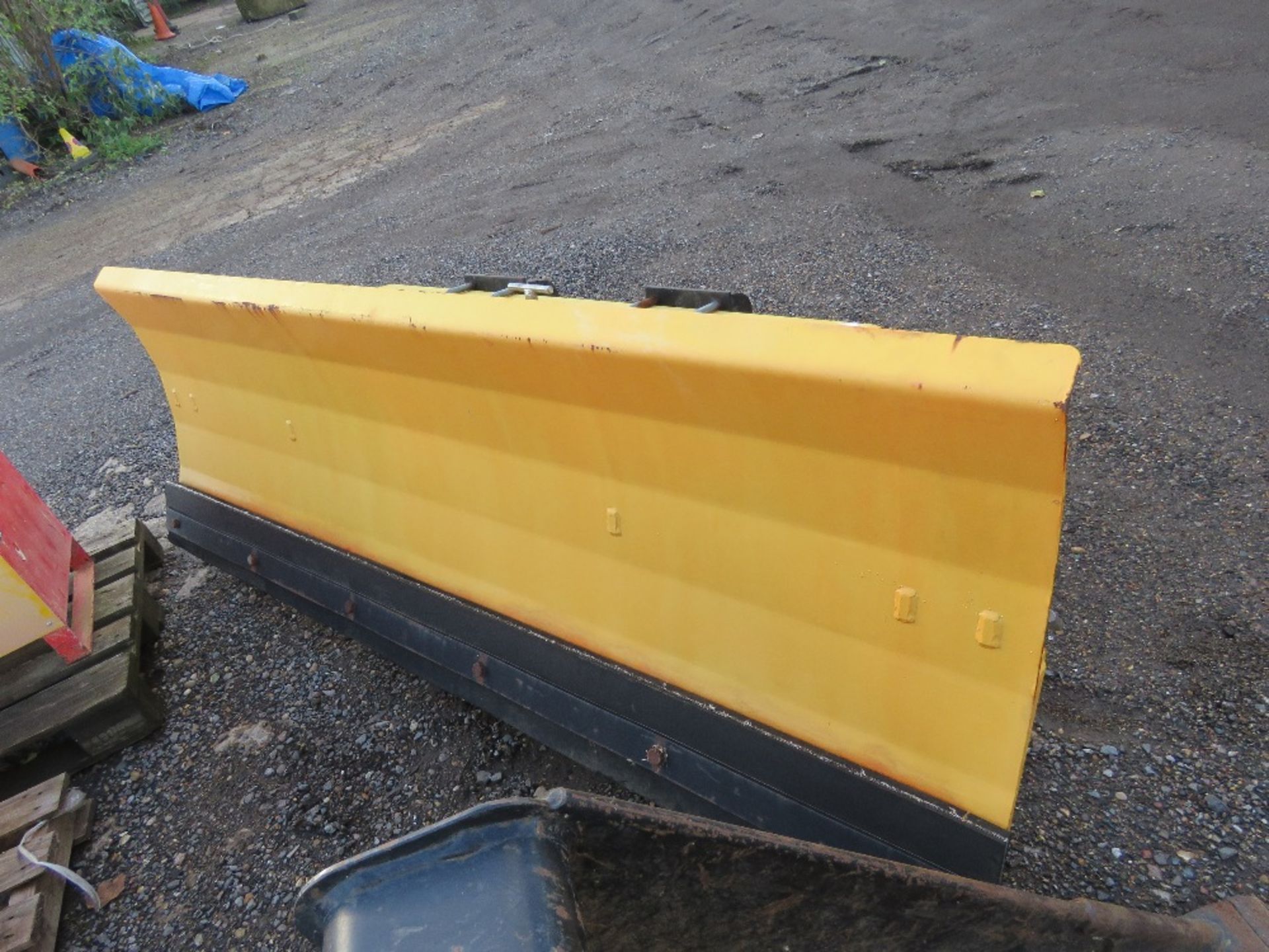 ALBUTT 7FT WIDTH ADJUSTABLE ANGLE SNOW PLOUGH WITH RUBBER BLADE, SUITABLE FOR JCB 515-40 LOADER OR S