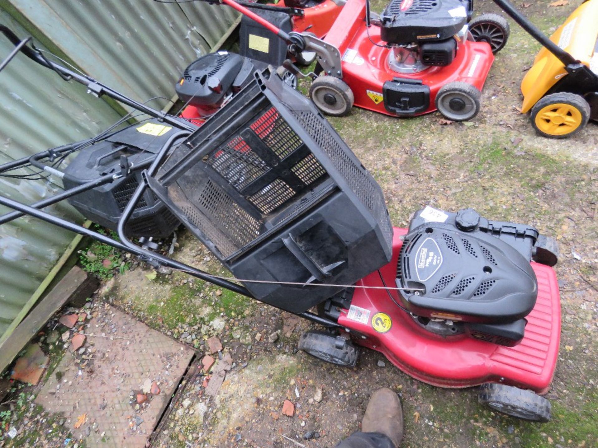 MOUNTFIELD PUSH PETROL ENGINED LAWN MOWER, WITH BOX. THIS LOT IS SOLD UNDER THE AUCTIONEERS MARG - Image 4 of 4