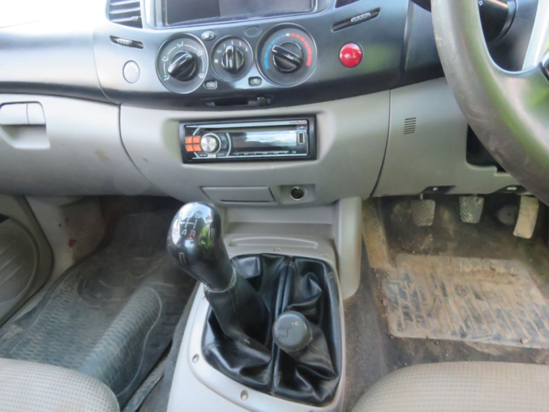 MITSUBISHI L200 4WORK DI 4WD SINGLE CABBED PICKUP TRUCK REG:DN59 CHG. WITH V5. MOT UNTIL 14/08/24. 1 - Image 10 of 13
